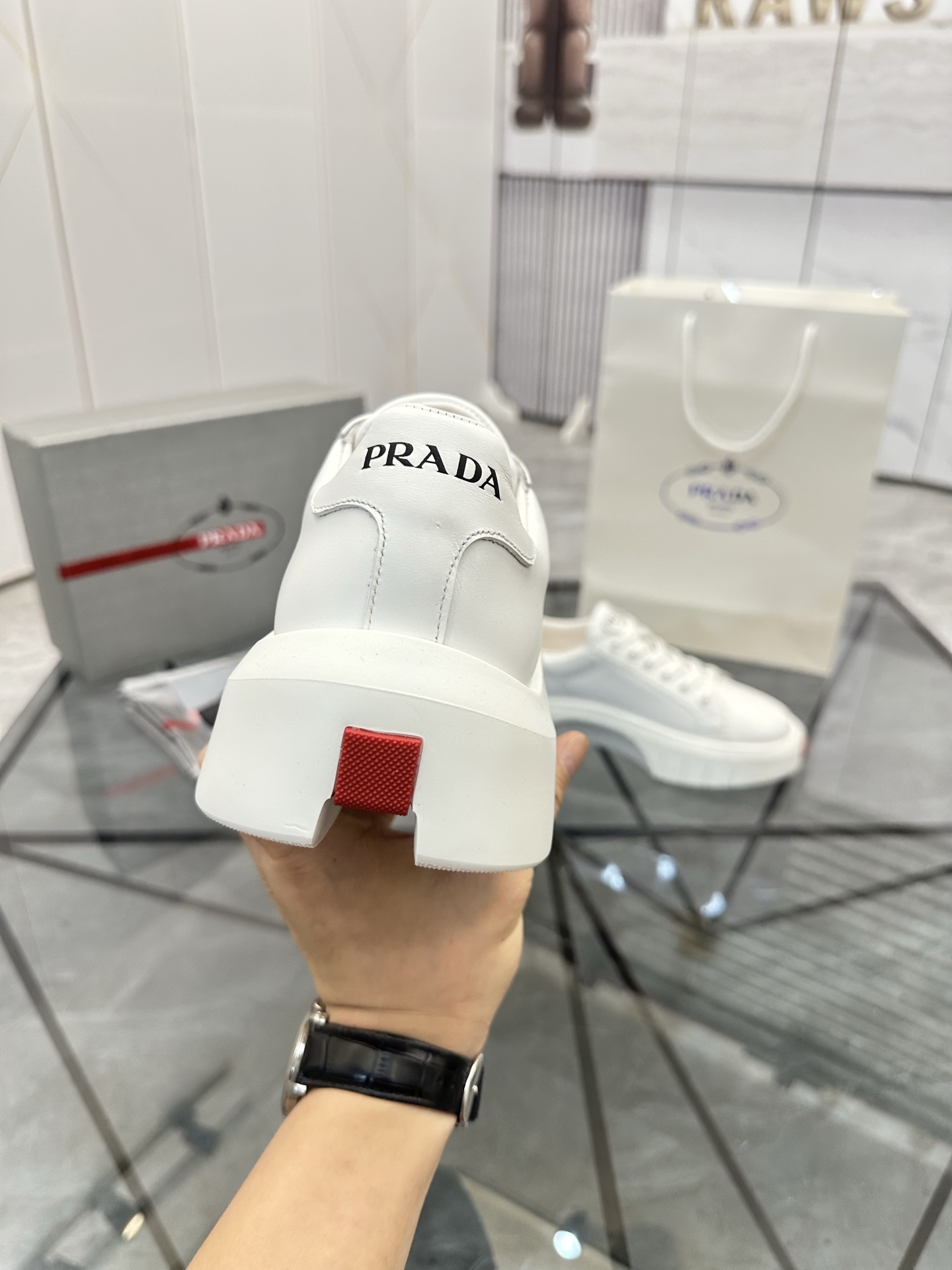 Precio de venta: P270 Artículos de alta gama y máxima calidadMarca: Prada *"Prada*" mocasines de cañ