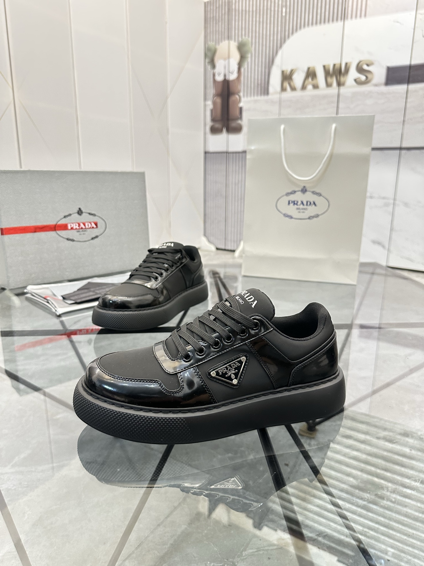 Precio de venta: P270 Calidad superior de gama altaMarca: Prada *