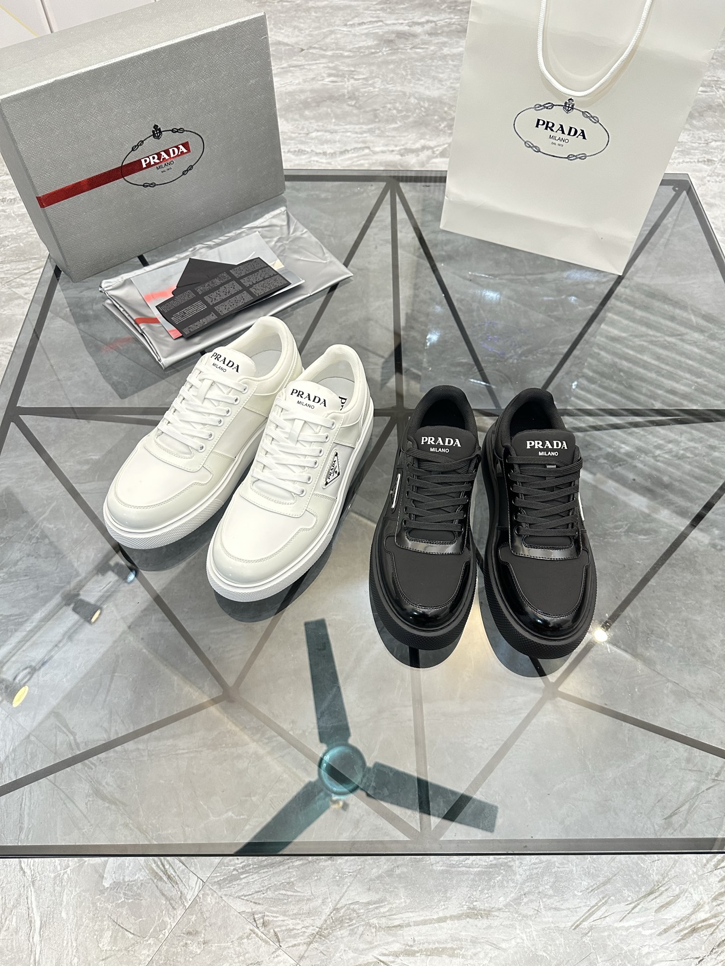 Precio de venta: P270 Calidad superior de gama altaMarca: Prada *"Prada*" mocasines de caña bajaTall