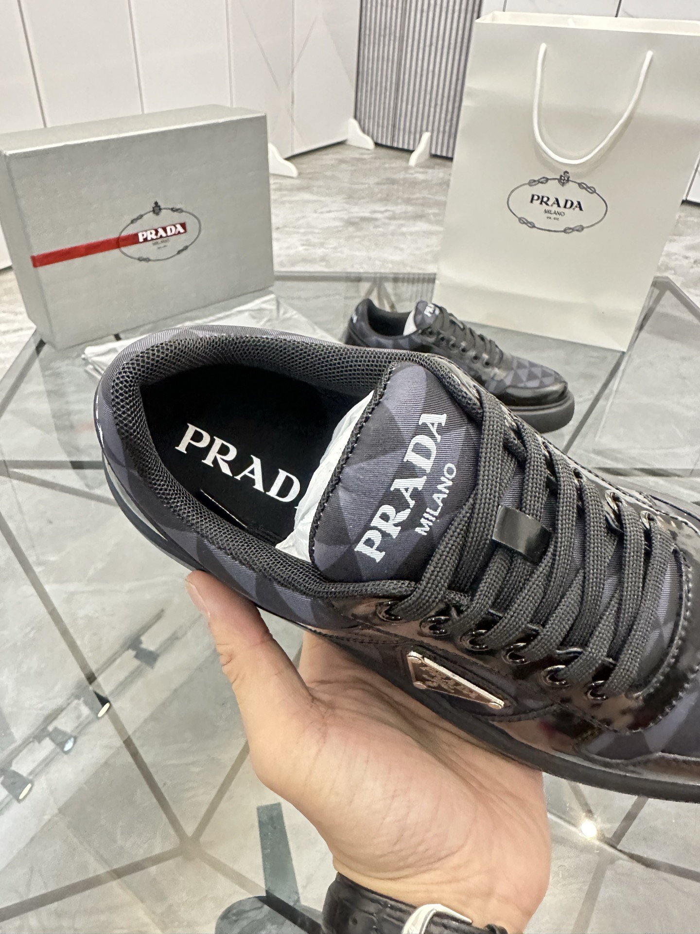 Precio de venta: P270 Calidad superior de gama altaMarca: Prada *"Prada*" mocasines de caña bajaTall
