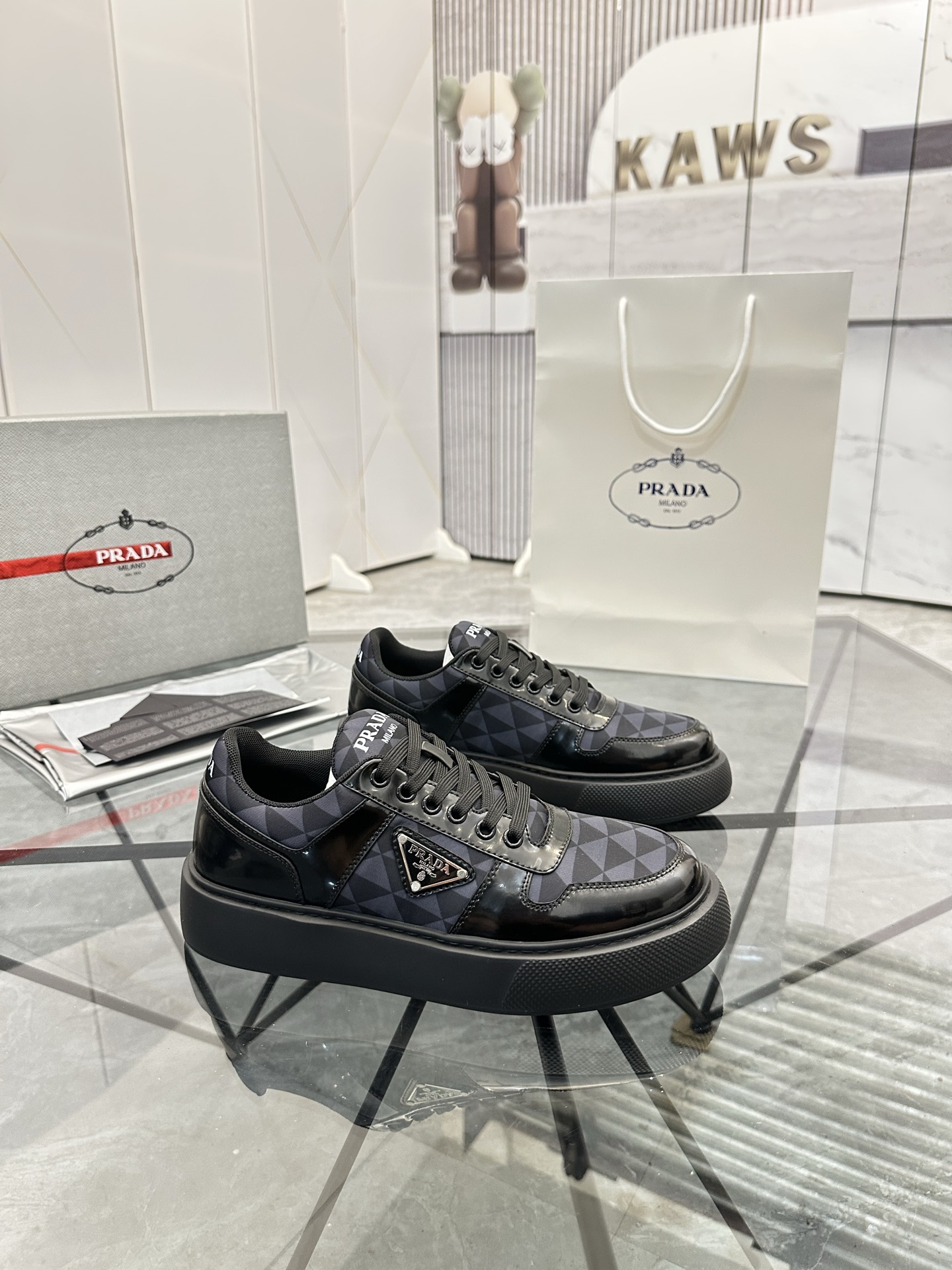 Precio de venta: P270 Calidad superior de gama altaMarca: Prada *"Prada*" mocasines de caña bajaTall