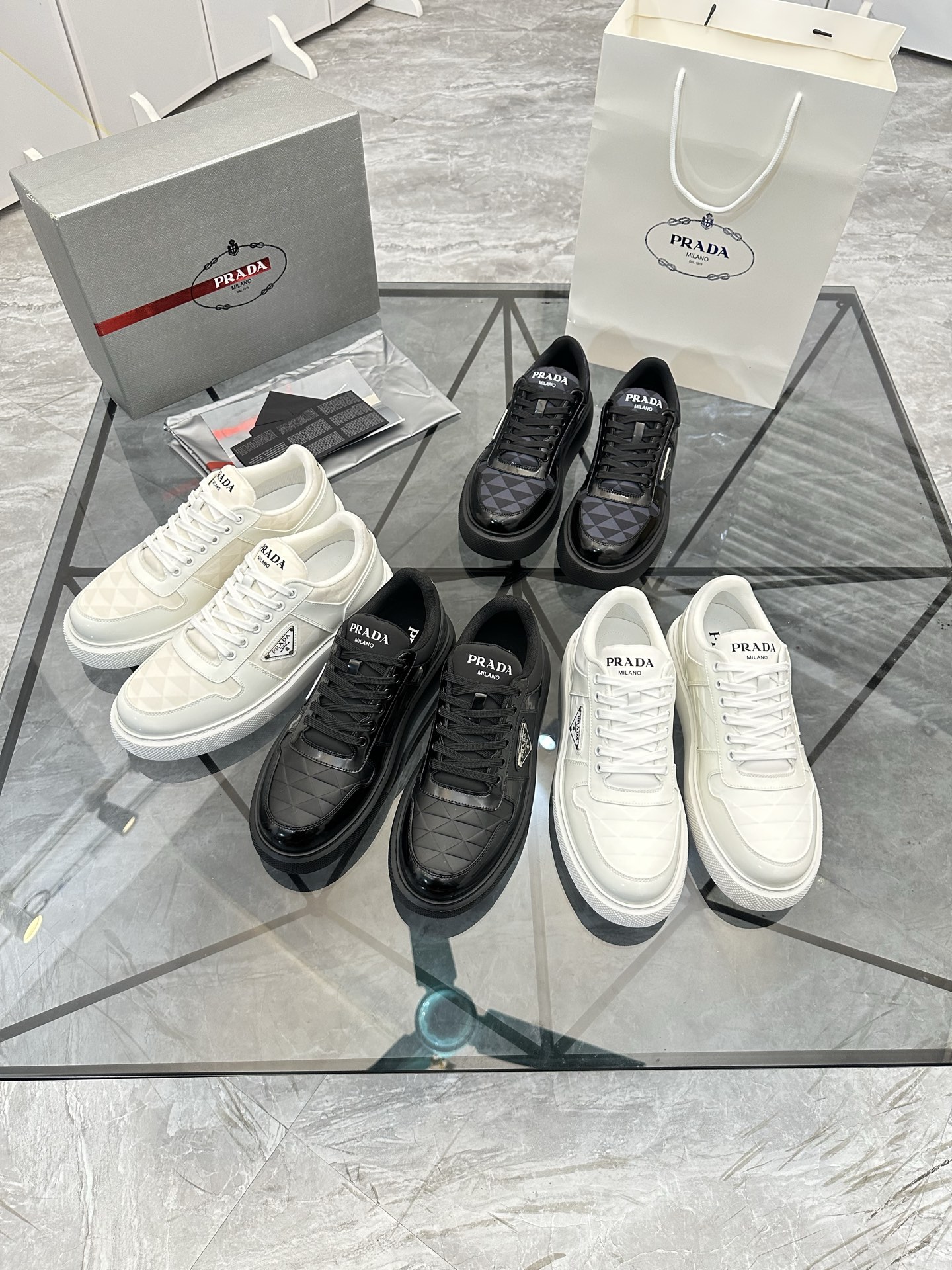Precio de venta: P270 Calidad superior de gama altaMarca: Prada *"Prada*" mocasines de caña bajaTall