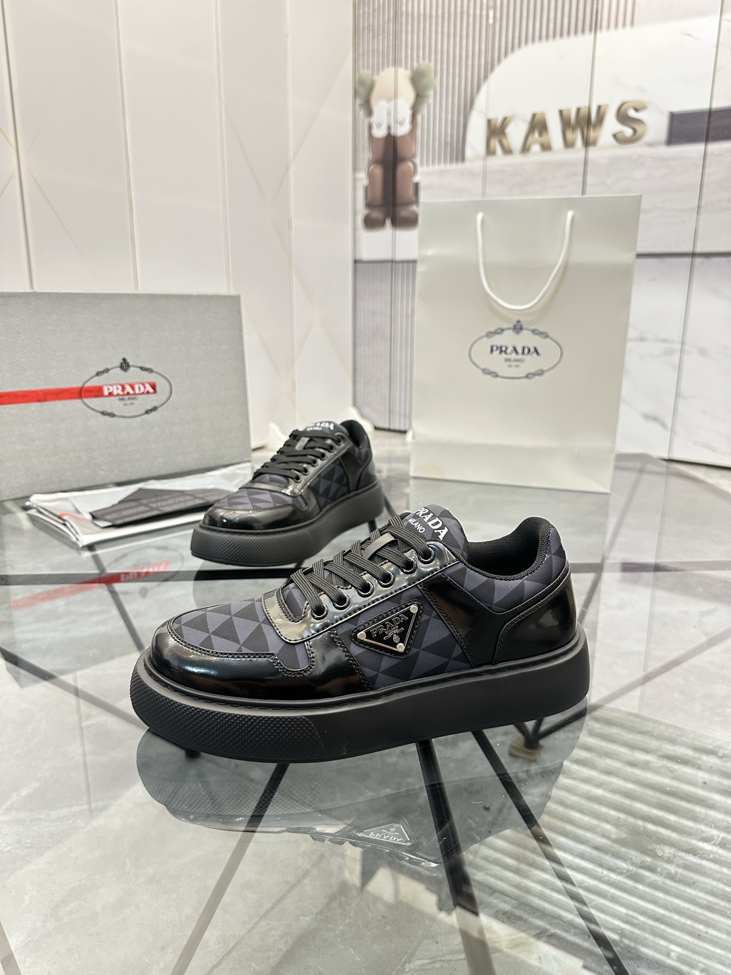 Precio de venta: P270 Calidad superior de gama altaMarca: Prada *