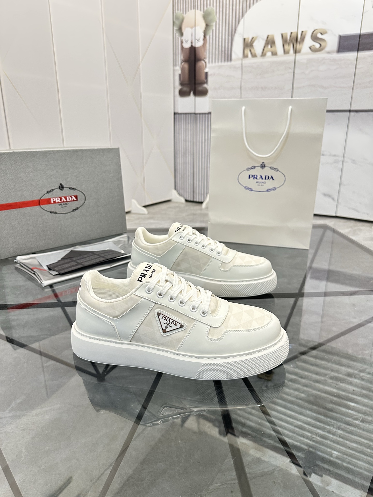 Precio de venta: P270 Calidad superior de gama altaMarca: Prada *"Prada*" mocasines de caña bajaTall