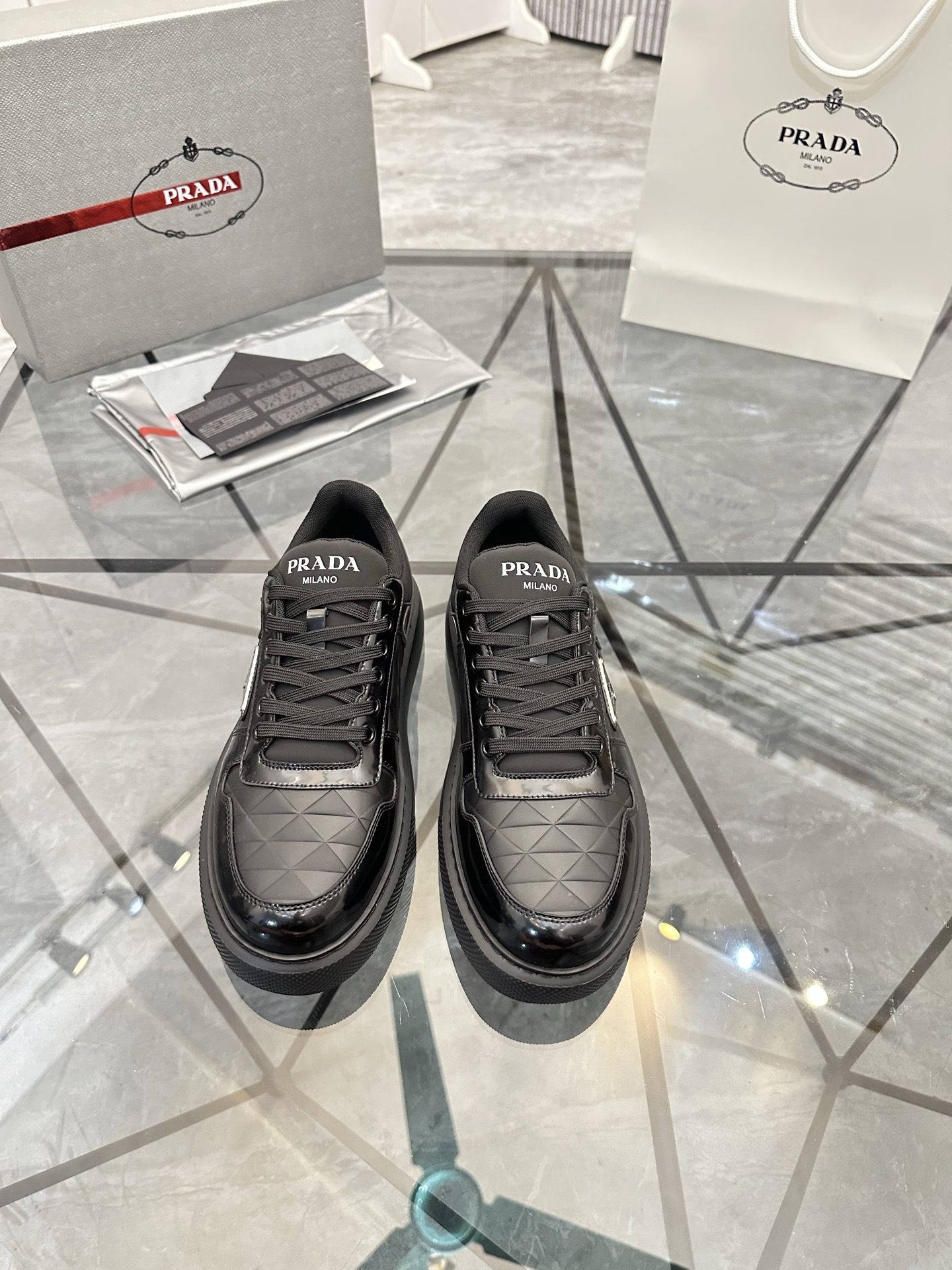 Precio de venta: P270 Calidad superior de gama altaMarca: Prada *"Prada*" mocasines de caña bajaTall