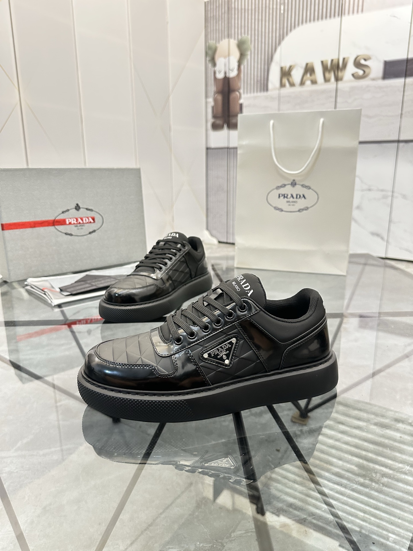 Precio de venta: P270 Calidad superior de gama altaMarca: Prada *