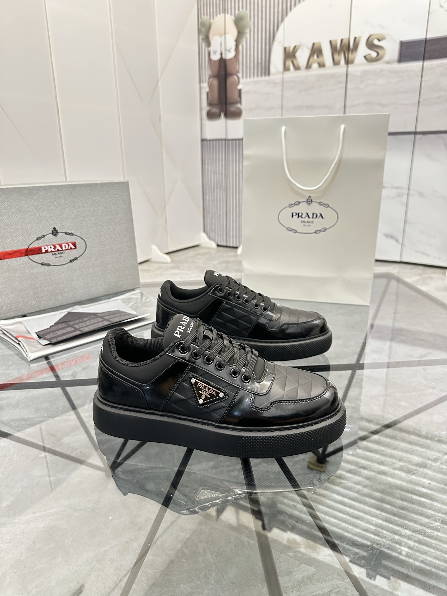 Precio de venta: P270 Calidad superior de gama altaMarca: Prada *"Prada*" mocasines de caña bajaTall