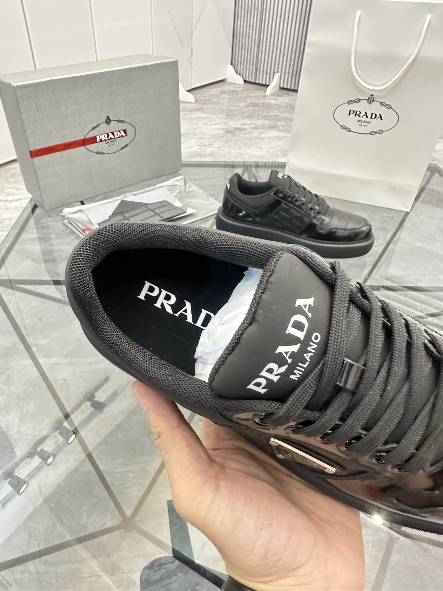 Precio de venta: P270 Calidad superior de gama altaMarca: Prada *"Prada*" mocasines de caña bajaTall