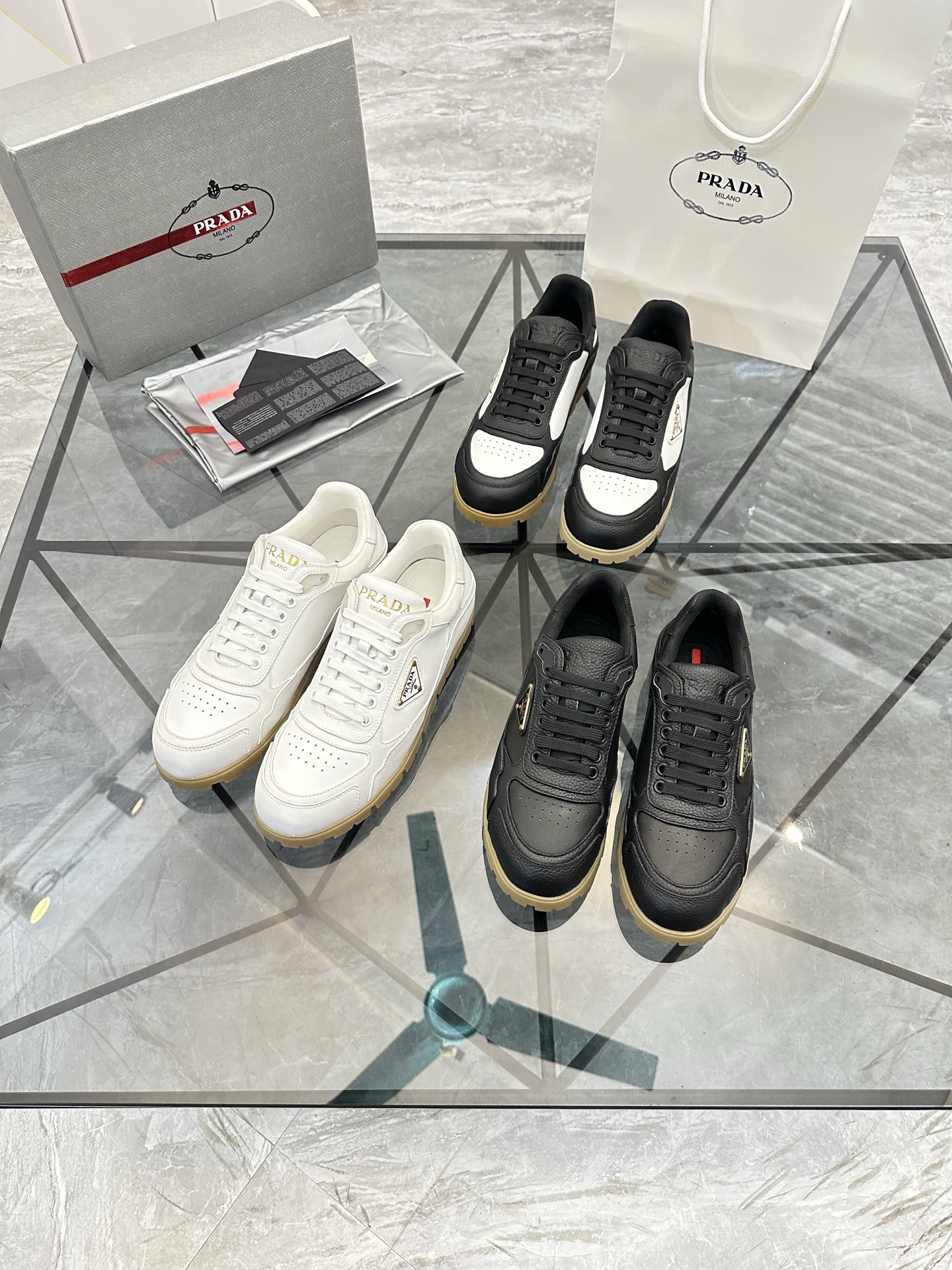 Precio de venta: P250 Calidad superior de gama altaMarca: Prada *"Prada*" mocasines de caña bajaTall
