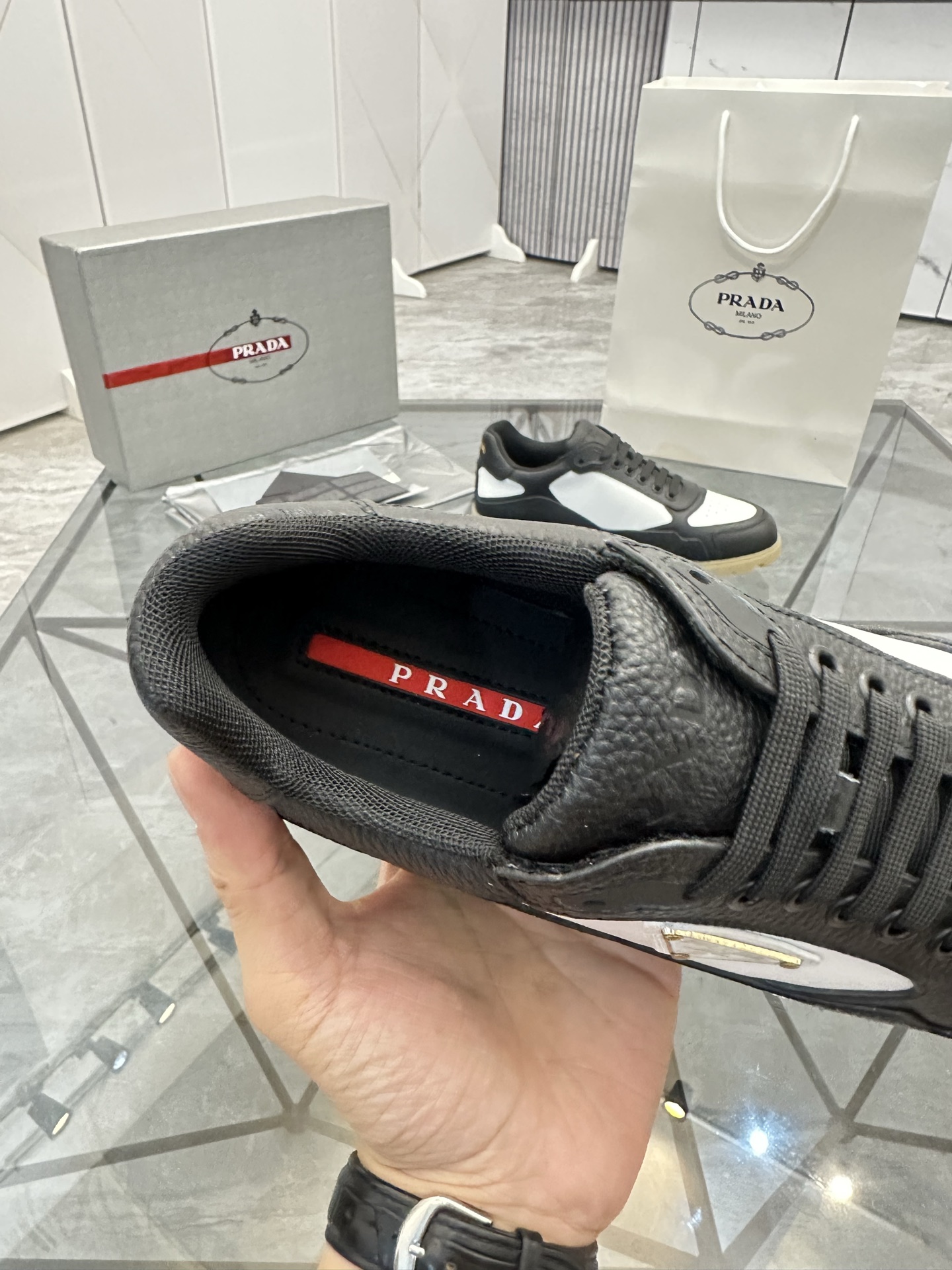 Precio de venta: P250 Calidad superior de gama altaMarca: Prada *"Prada*" mocasines de caña bajaTall
