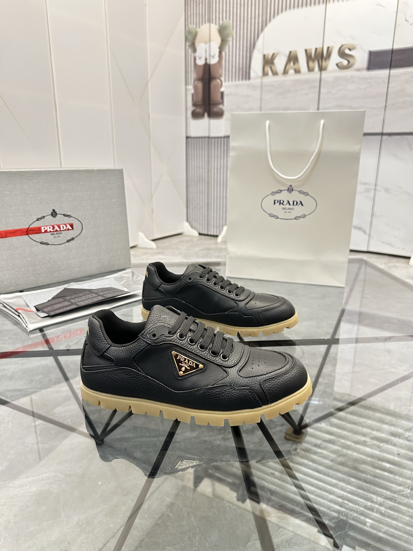 Precio de venta: P250 Calidad superior de gama altaMarca: Prada *"Prada*" mocasines de caña bajaTall