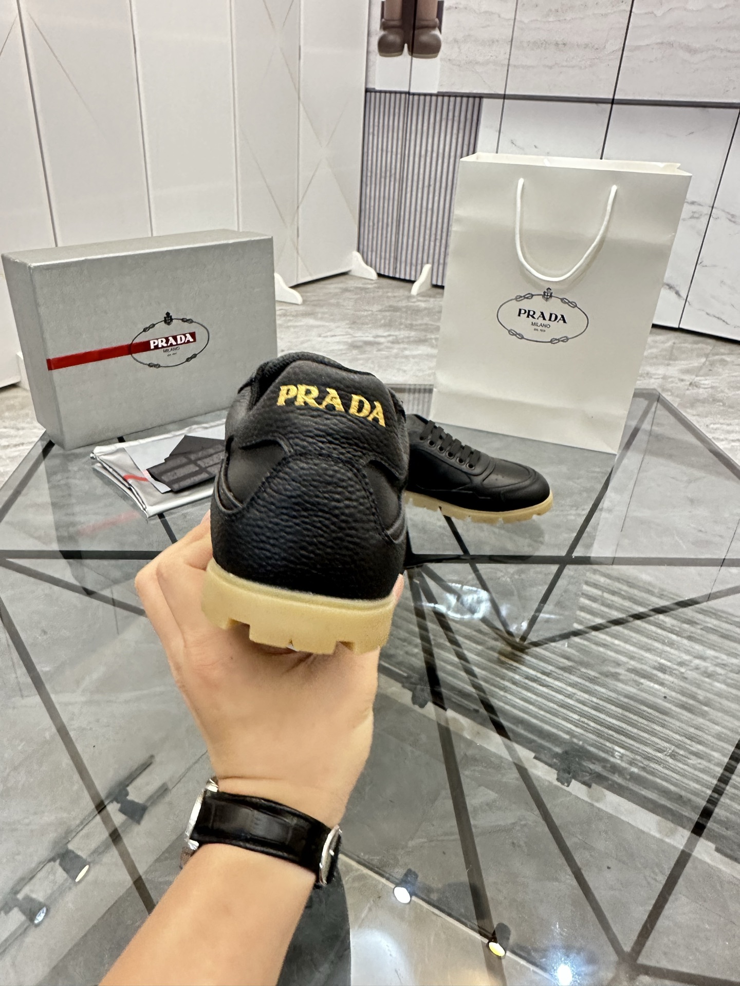 Precio de venta: P250 Calidad superior de gama altaMarca: Prada *"Prada*" mocasines de caña bajaTall