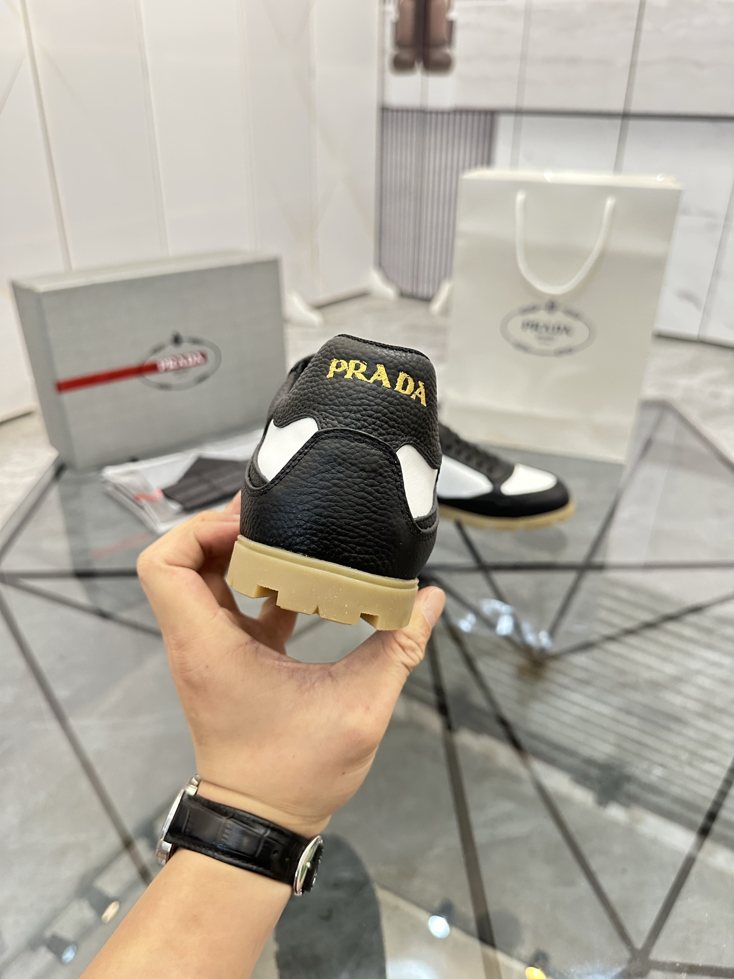 Precio de venta: P250 Calidad superior de gama altaMarca: Prada *"Prada*" mocasines de caña bajaTall