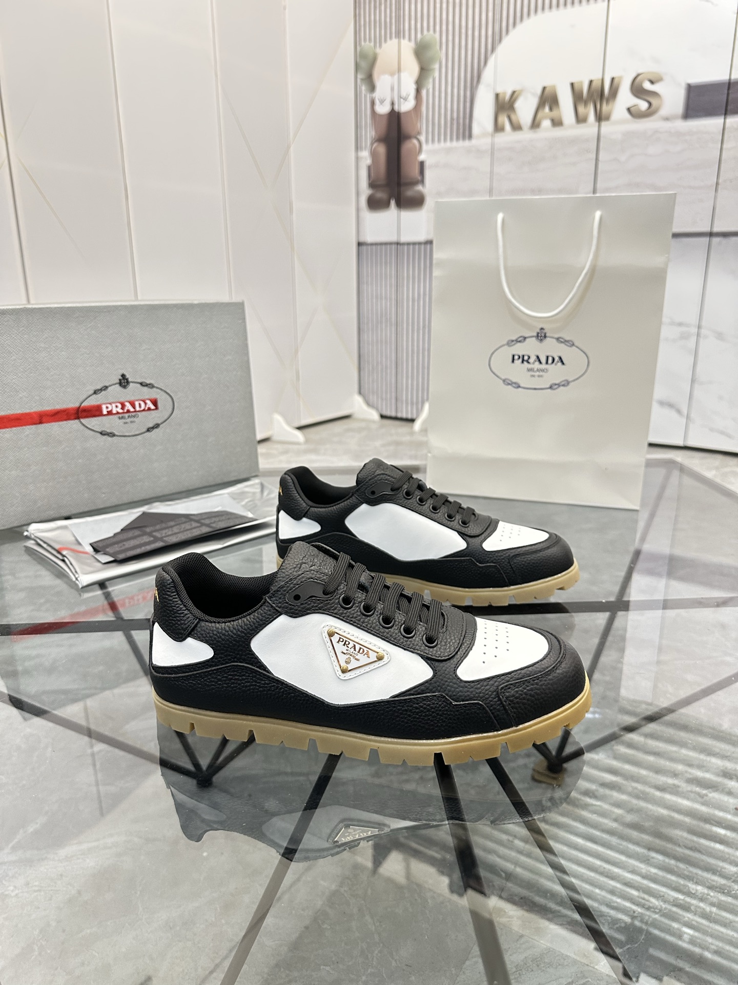 Precio de venta: P250 Calidad superior de gama altaMarca: Prada *"Prada*" mocasines de caña bajaTall