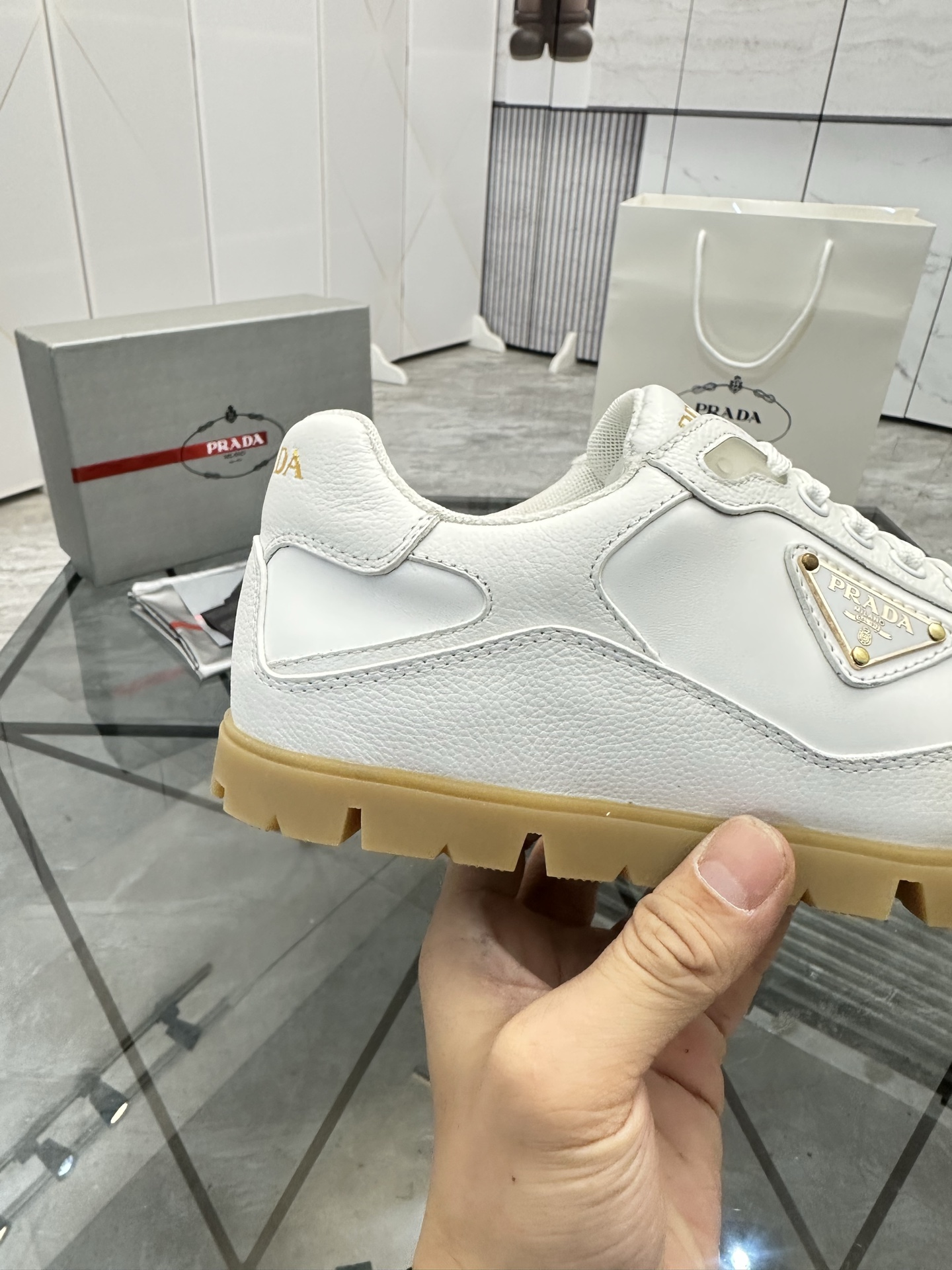 Precio de venta: P250 Calidad superior de gama altaMarca: Prada *"Prada*" mocasines de caña bajaTall