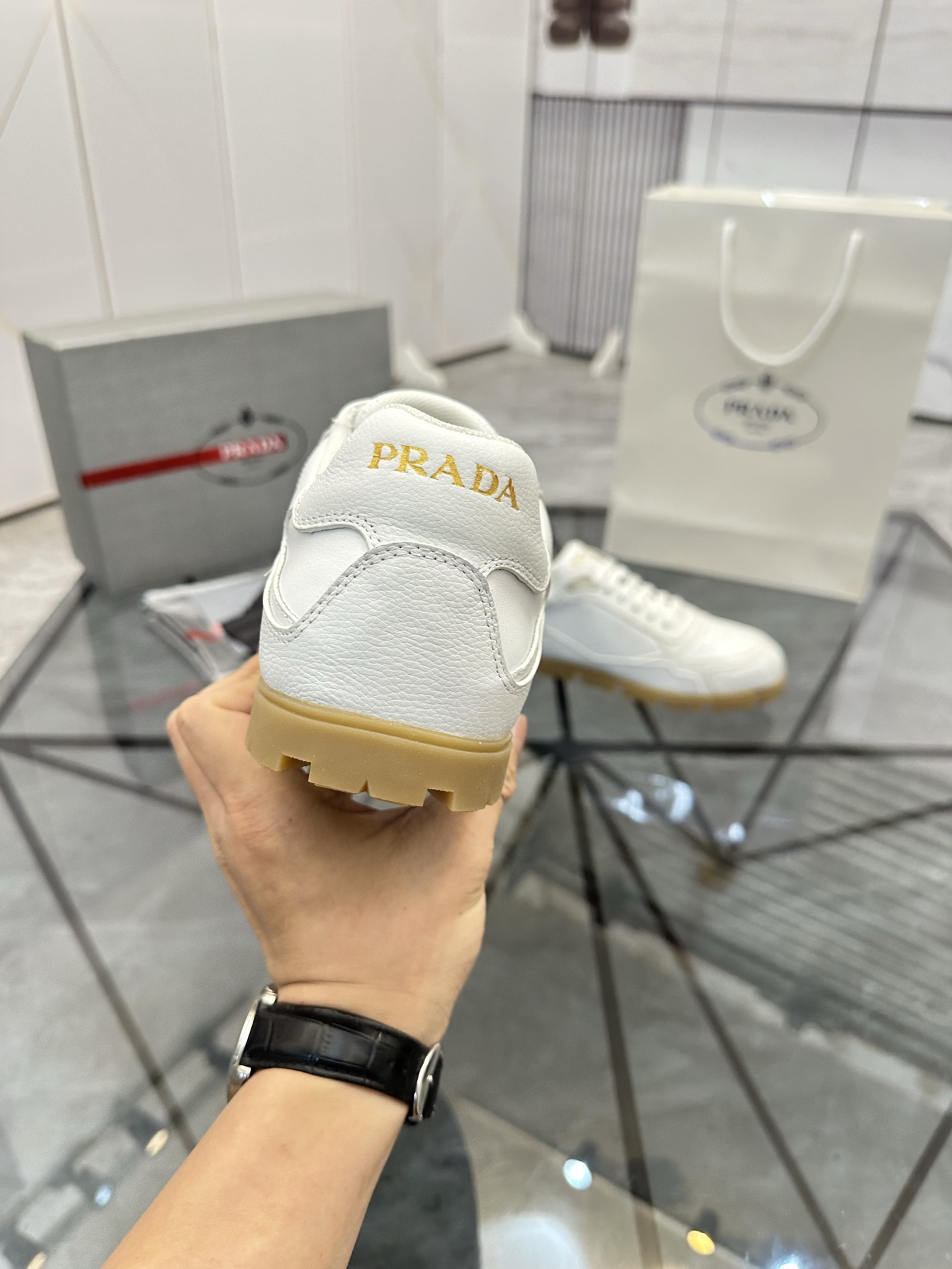 Precio de venta: P250 Calidad superior de gama altaMarca: Prada *"Prada*" mocasines de caña bajaTall