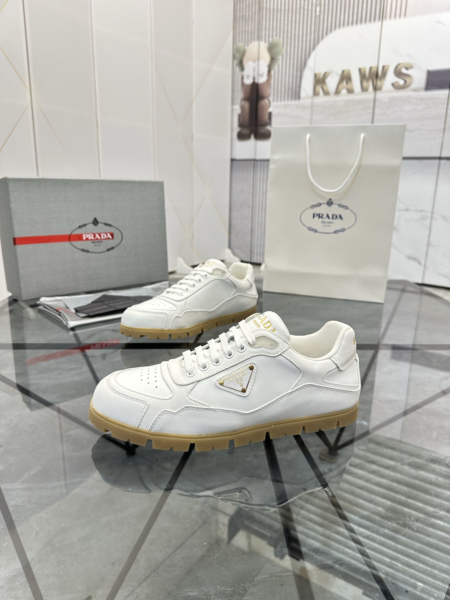 Precio de venta: P250 Calidad superior de gama altaMarca: Prada *