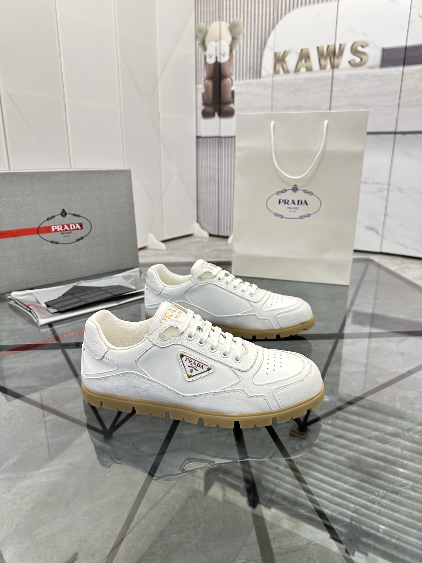 Precio de venta: P250 Calidad superior de gama altaMarca: Prada *"Prada*" mocasines de caña bajaTall