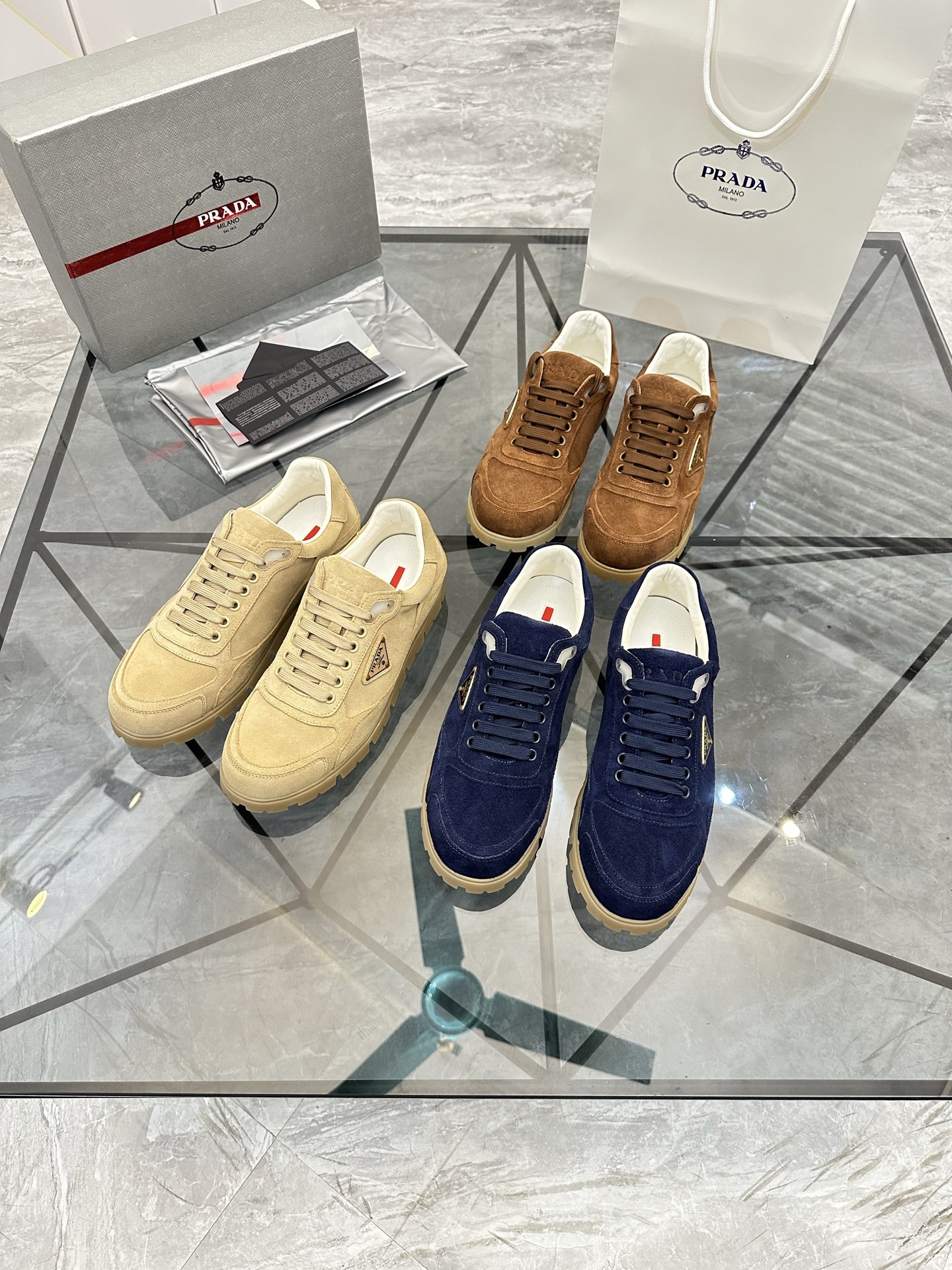 Precio de venta: P250 Calidad superior de gama altaMarca: Prada *"Prada*" mocasines de caña bajaTall