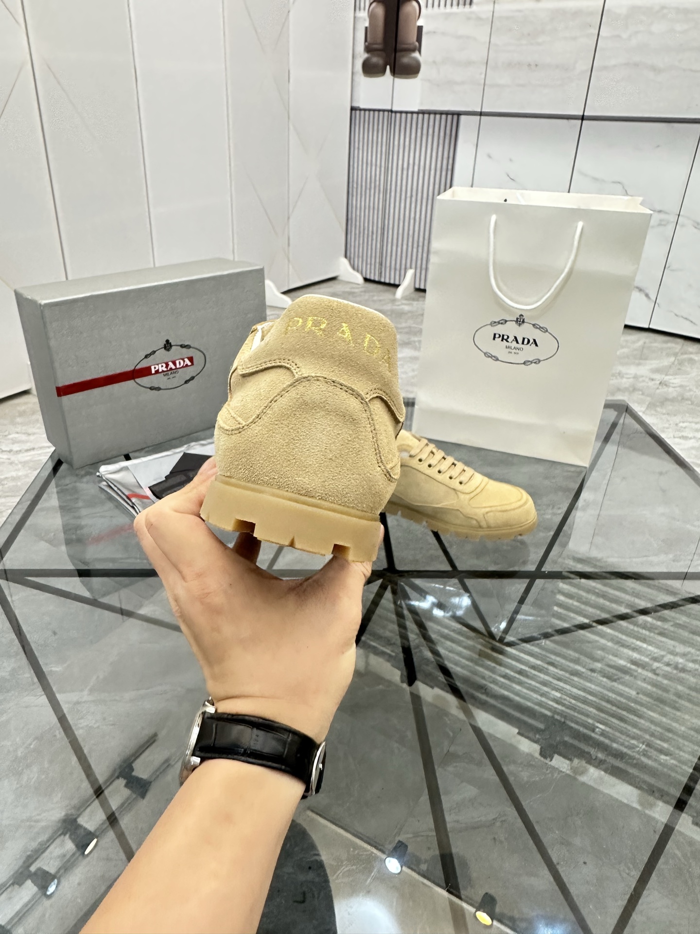 Precio de venta: P250 Calidad superior de gama altaMarca: Prada *"Prada*" mocasines de caña bajaTall