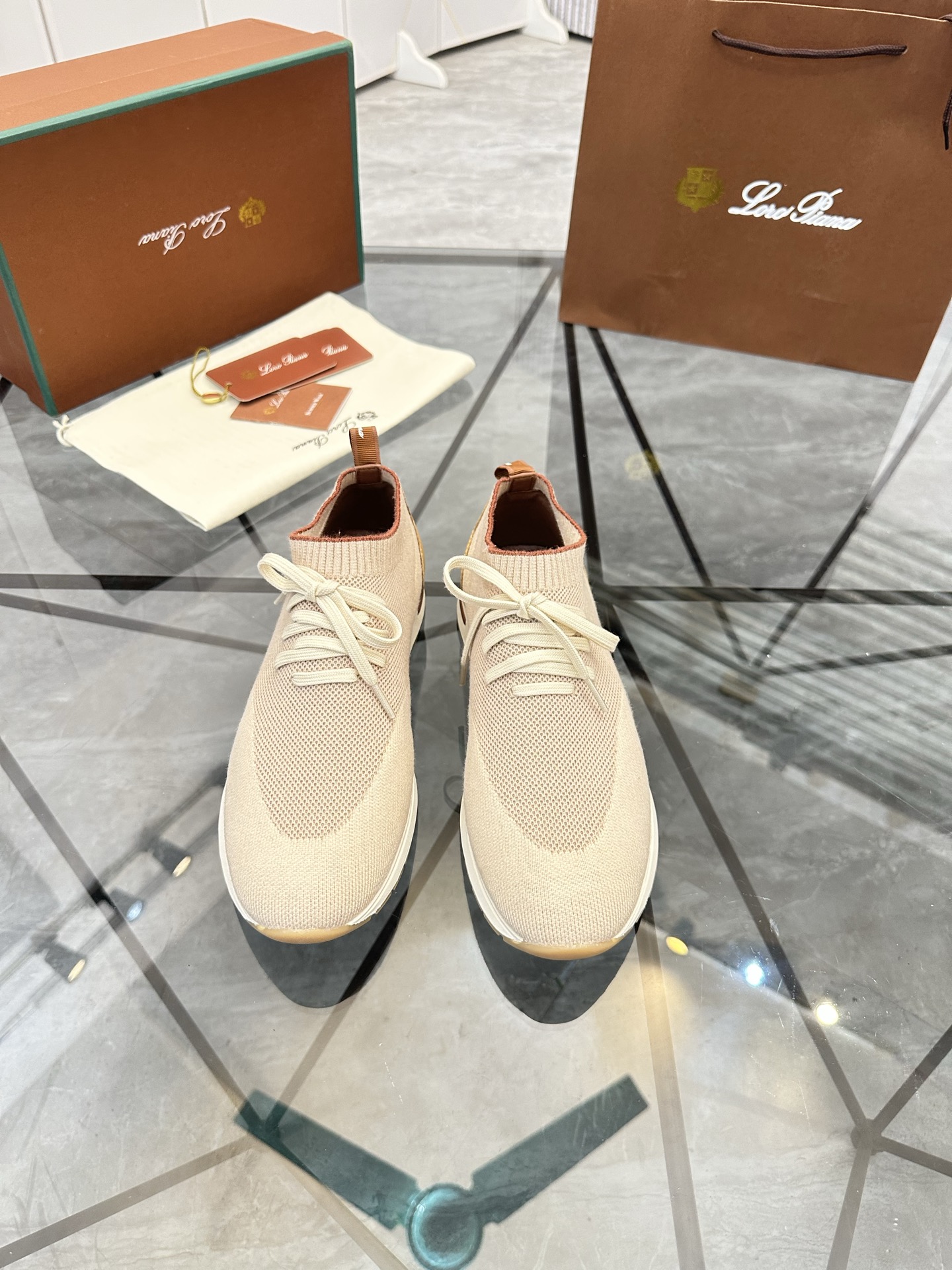 Precio de venta: P170 Juego completo de embalajeMarca: LP* "NORYUFANYA*" Low-top Casual ShoesMedida: