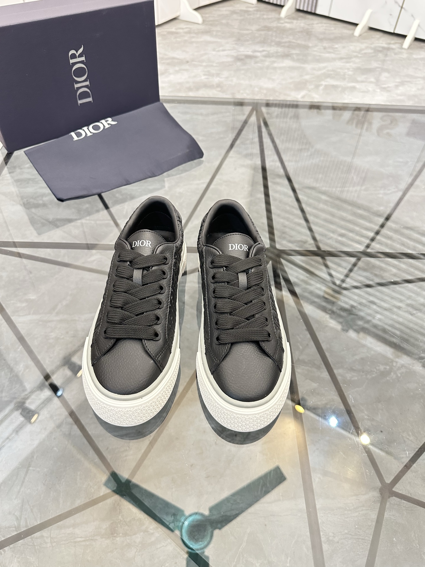 Precio de venta: P180 Juego completo de embalajeMarca: Dior* mocasines de caña bajaTalla: 38-45 (se 