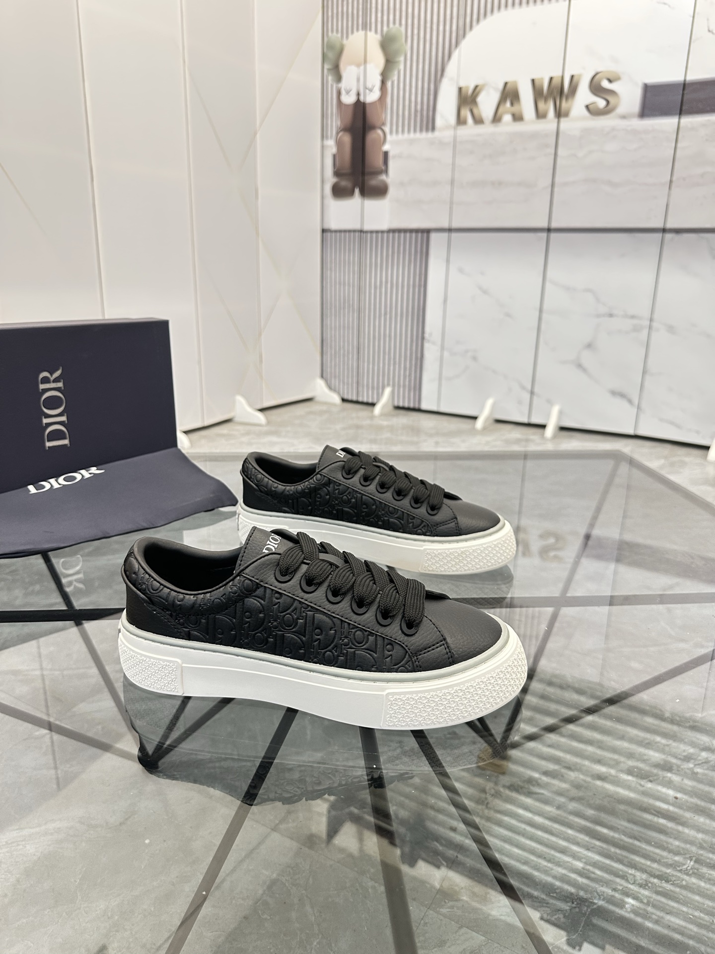 Precio de venta: P180 Juego completo de embalajeMarca: Dior* mocasines de caña bajaTalla: 38-45 (se 