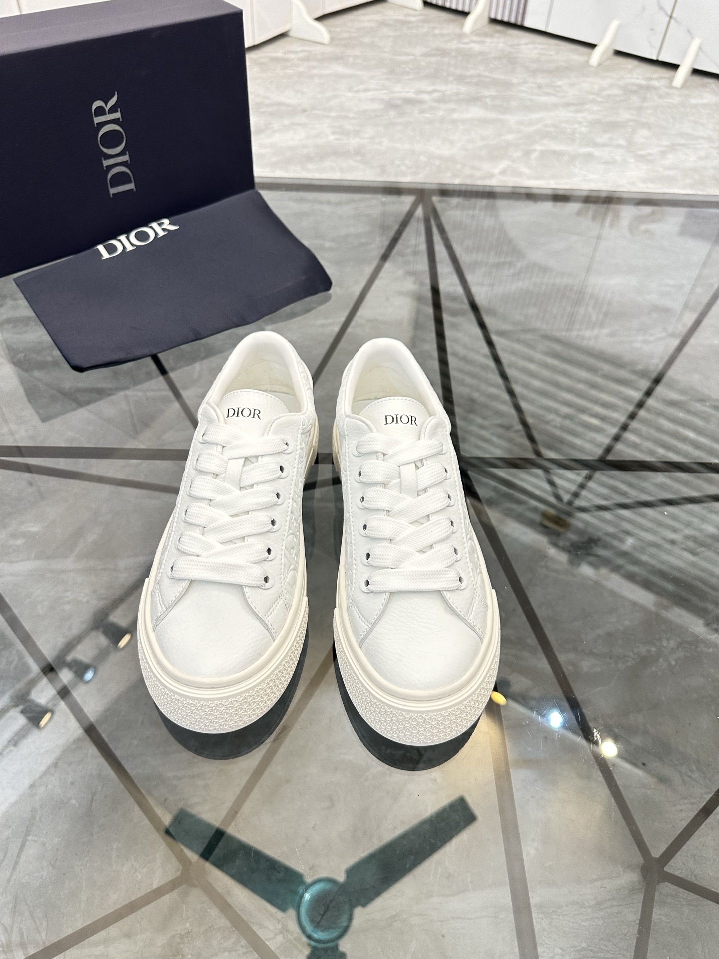 Precio de venta: P180 Juego completo de embalajeMarca: Dior* mocasines de caña bajaTalla: 38-45 (se 