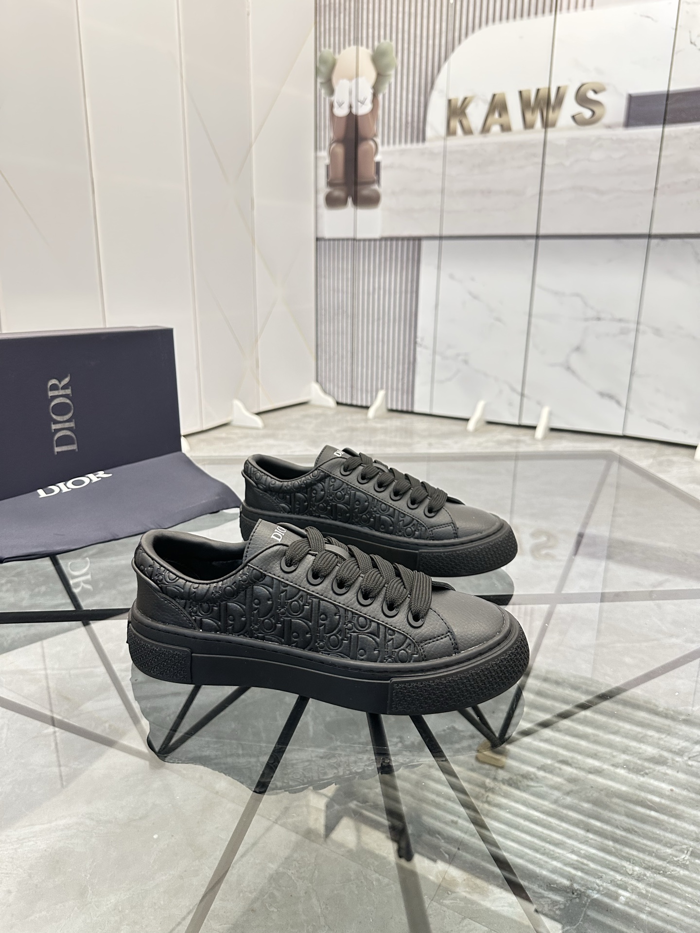 Precio de venta: P180 Juego completo de embalajeMarca: Dior* mocasines de caña bajaTalla: 38-45 (se 