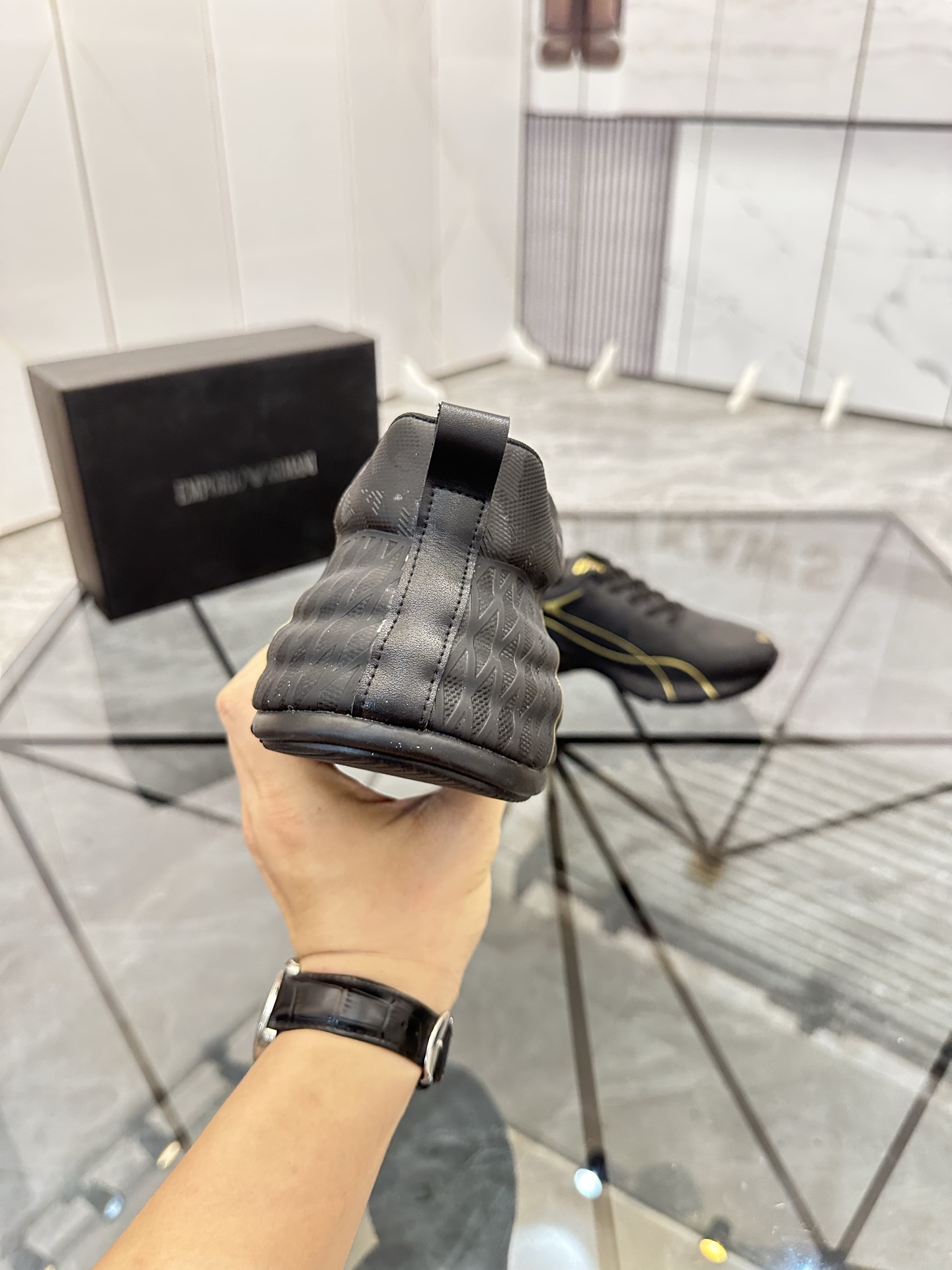 Precio de venta: P240 Marca: Armani *"Armani*" zapatillas de caña bajaTalla: 38-44(se puede personal