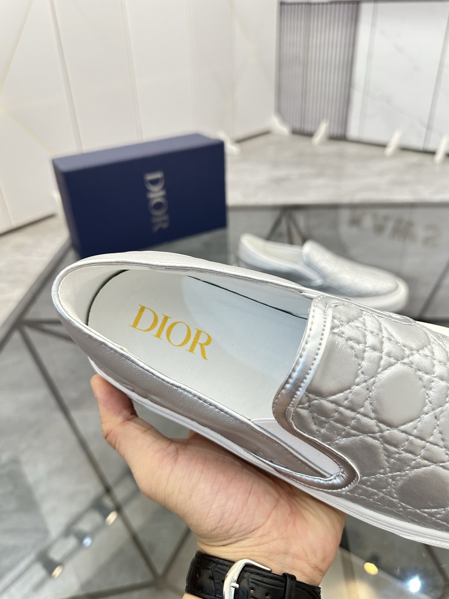 Precio de venta: P180 Marca: Dior* zapatillas slip-on de caña bajaTalla: 39-44 (se puede personaliza