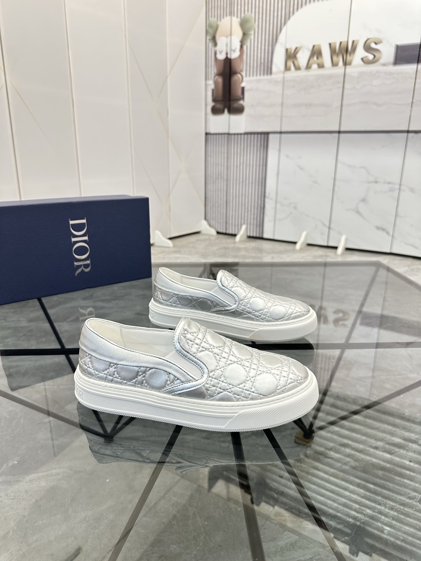 Precio de venta: P180 Marca: Dior* zapatillas slip-on de caña bajaTalla: 39-44 (se puede personaliza