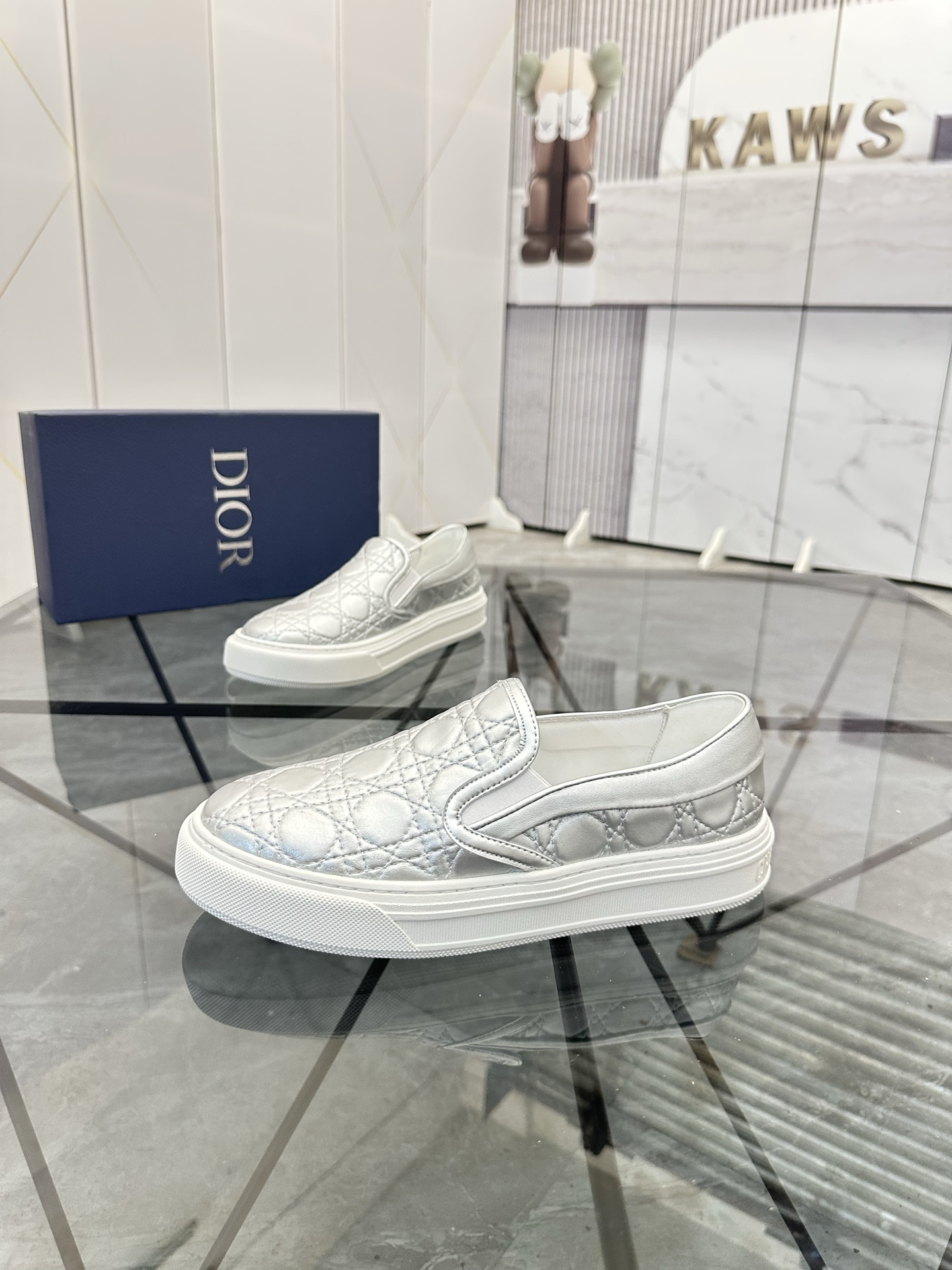 Precio de venta: P180 Marca: Dior* zapatillas slip-on de caña bajaTalla: 39-44 (se puede personaliza