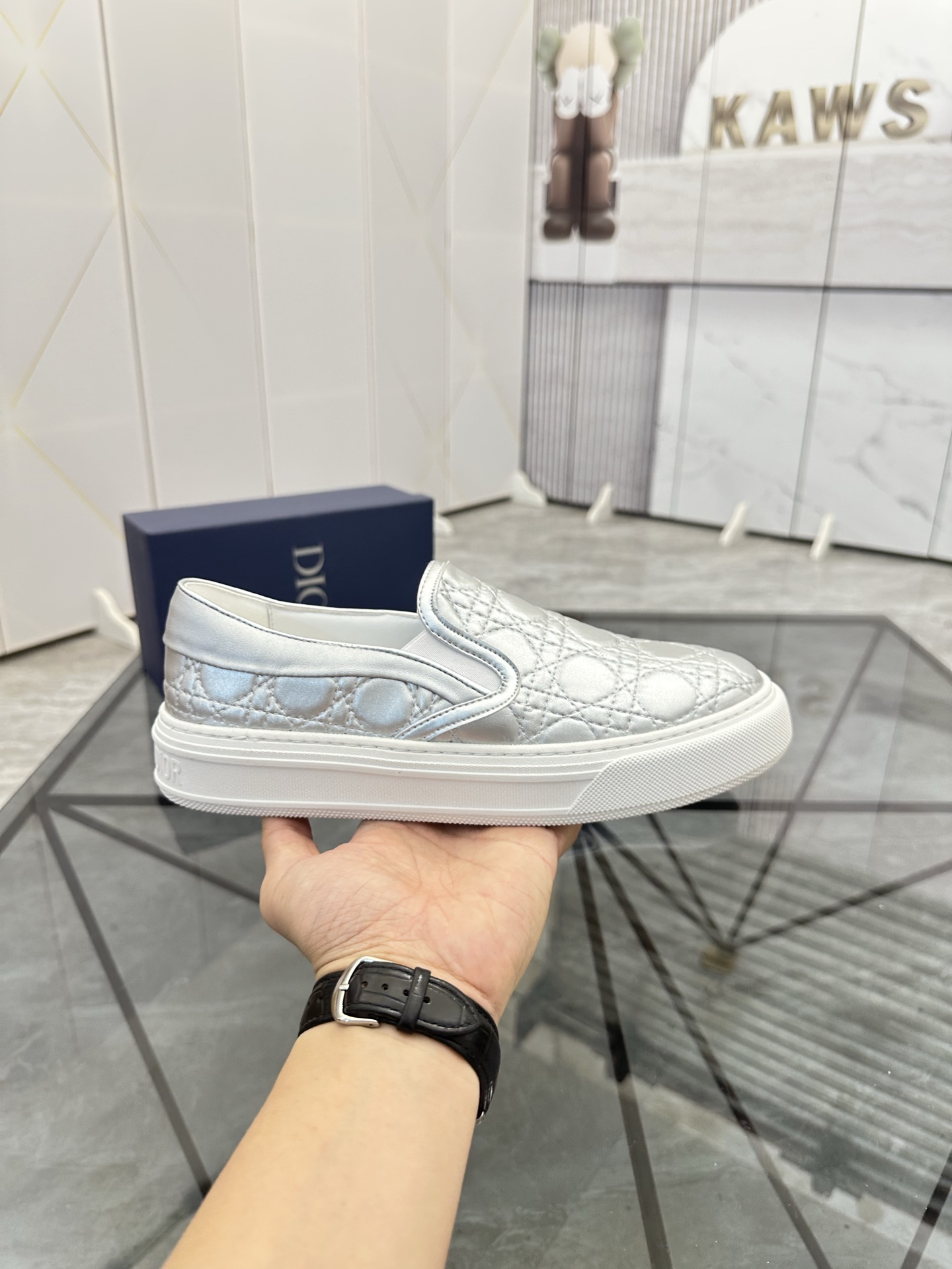 Precio de venta: P180 Marca: Dior* zapatillas slip-on de caña bajaTalla: 39-44 (se puede personaliza