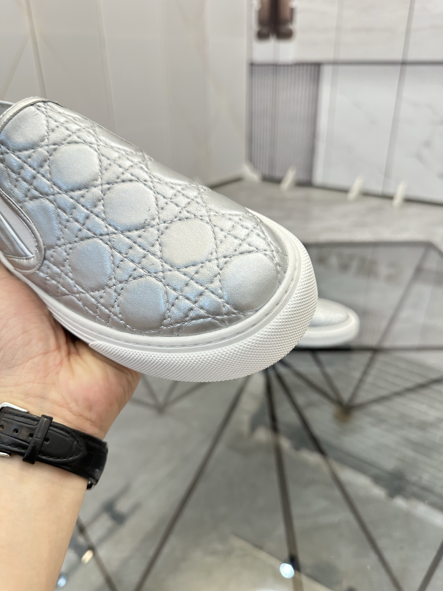 Precio de venta: P180 Marca: Dior* zapatillas slip-on de caña bajaTalla: 39-44 (se puede personaliza