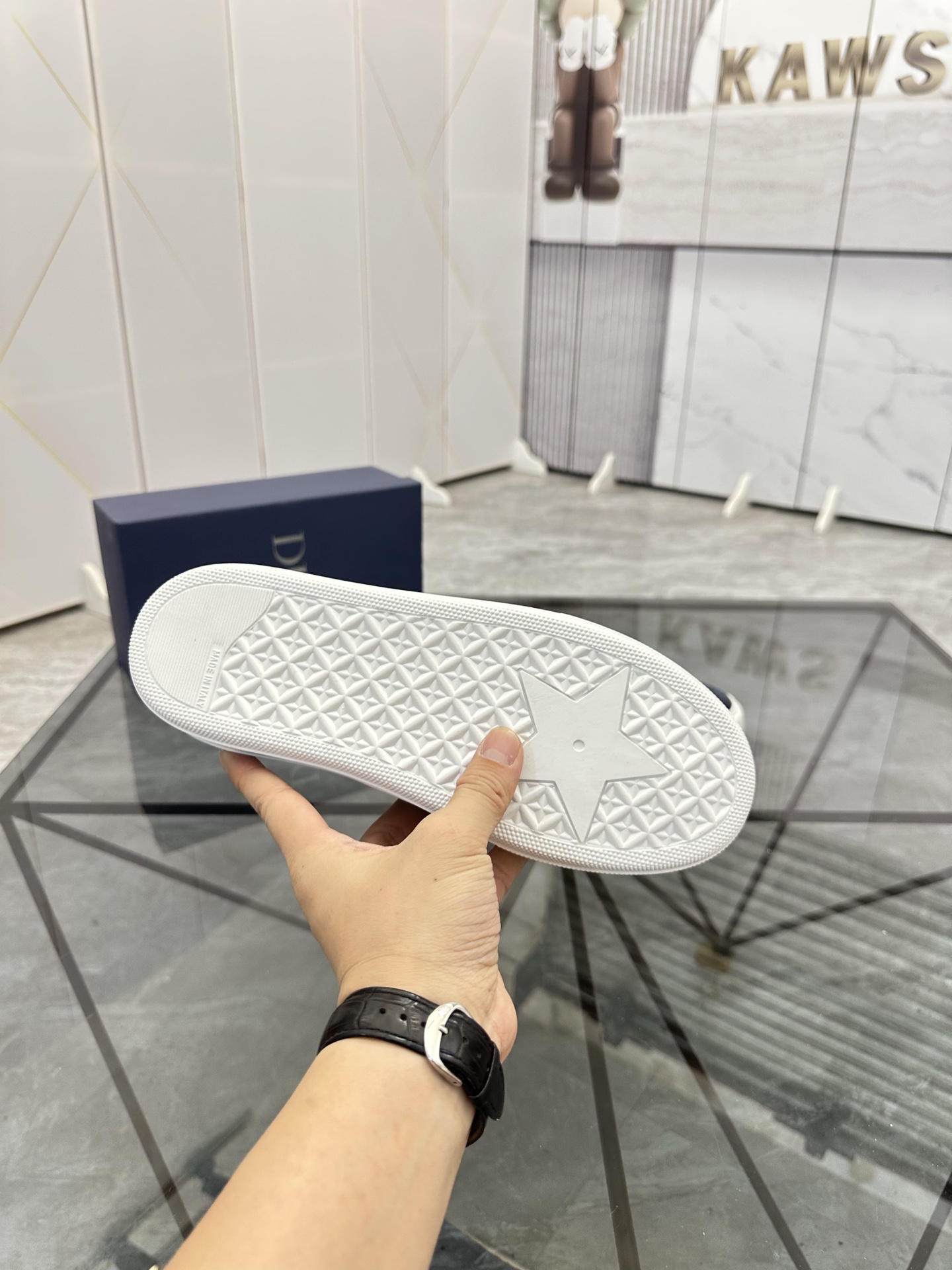 Precio de venta: P180 Marca: Dior* zapatillas slip-on de caña bajaTalla: 39-44 (se puede personaliza