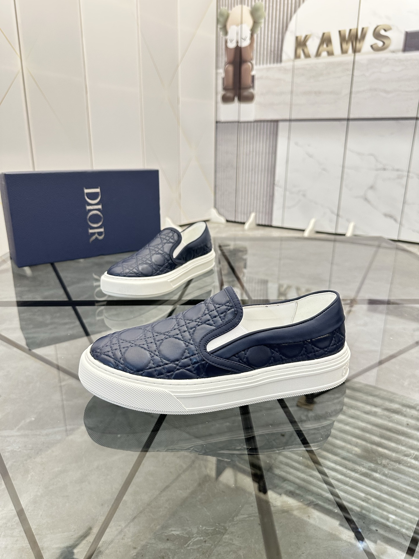 Precio de venta: P180 Marca: Dior* zapatillas slip-on de caña bajaTalla: 39-44 (se puede personaliza