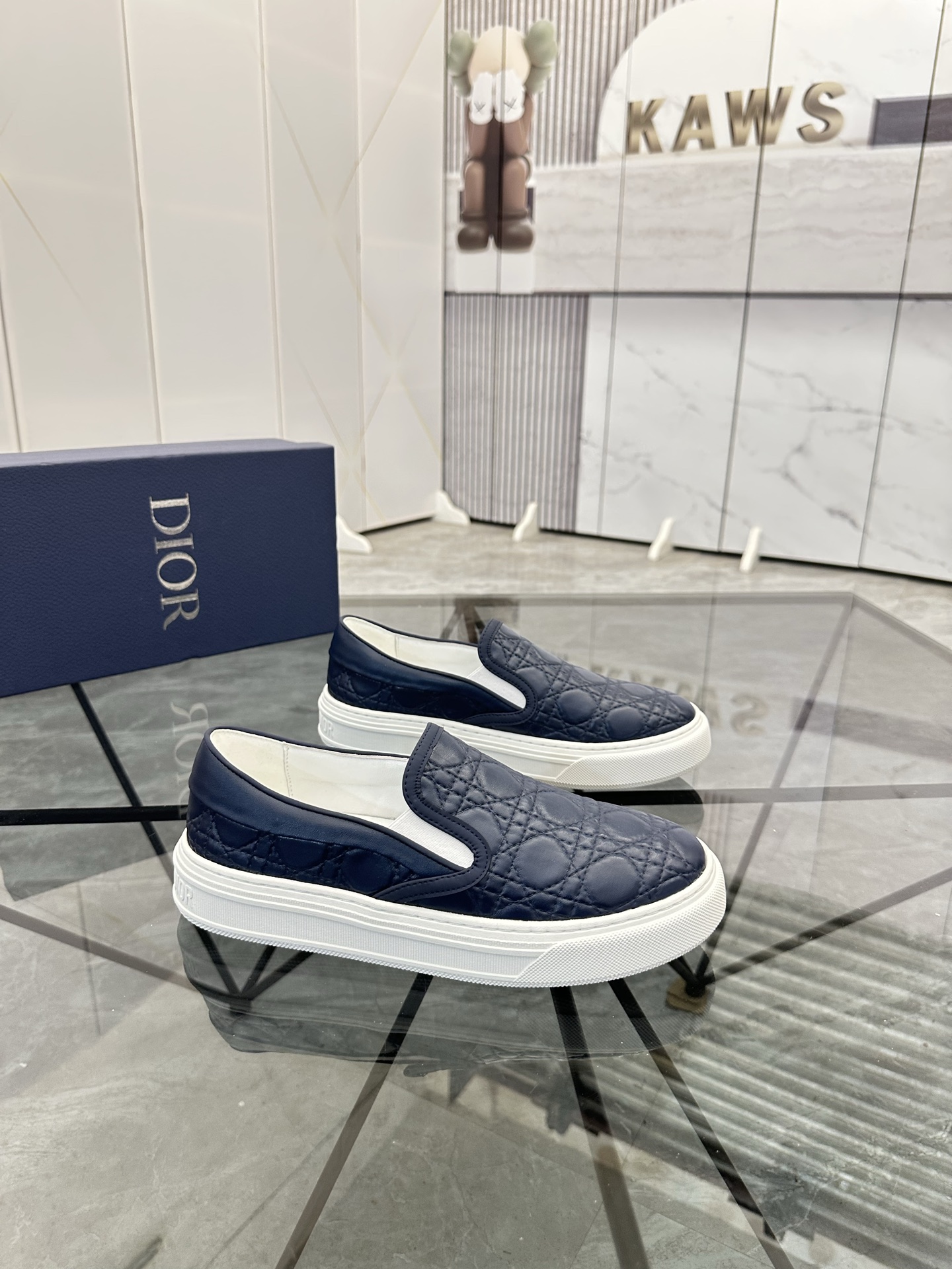 Precio de venta: P180 Marca: Dior* zapatillas slip-on de caña bajaTalla: 39-44 (se puede personaliza
