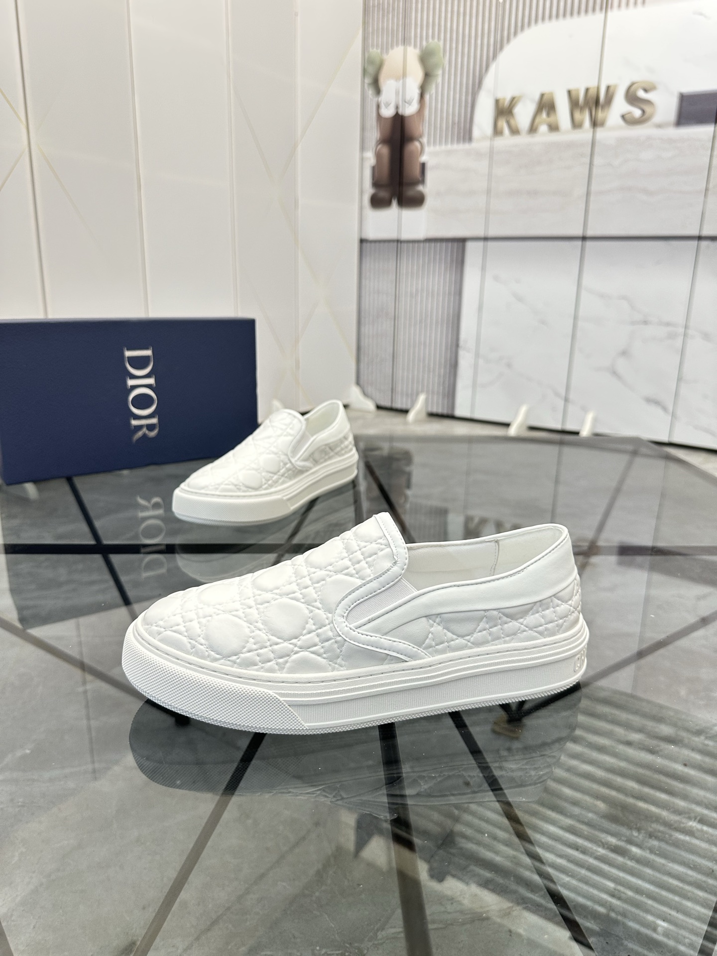 Precio de venta: P180 Marca: Dior* zapatillas slip-on de caña bajaTalla: 39-44 (se puede personaliza