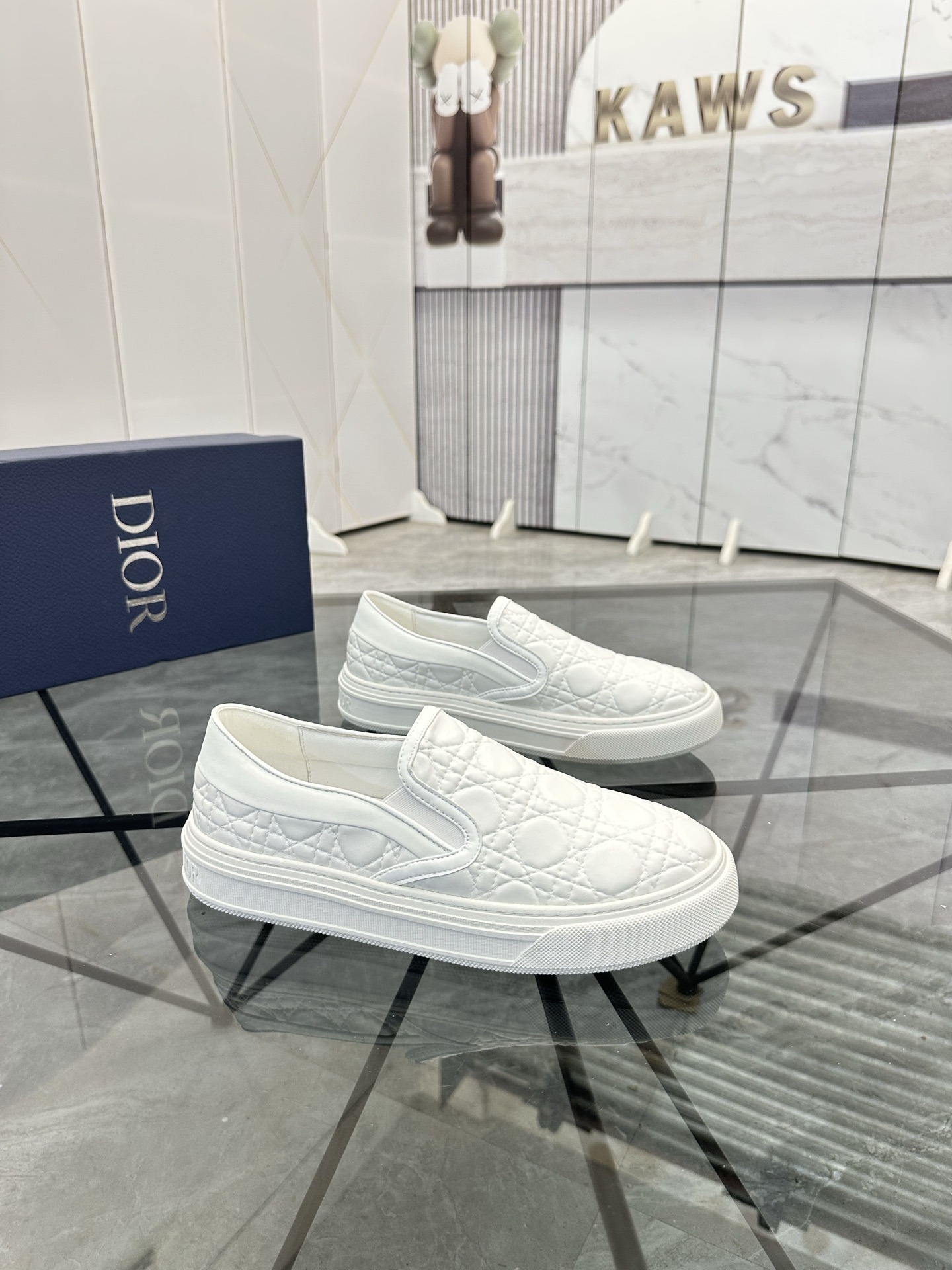 Precio de venta: P180 Marca: Dior* zapatillas slip-on de caña bajaTalla: 39-44 (se puede personaliza