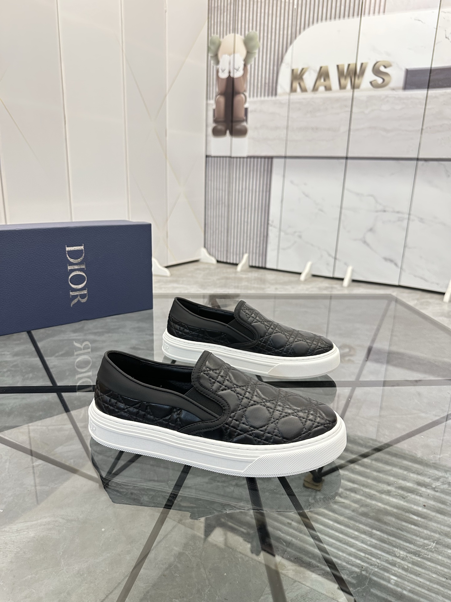 Precio de venta: P180 Marca: Dior* zapatillas slip-on de caña bajaTalla: 39-44 (se puede personaliza