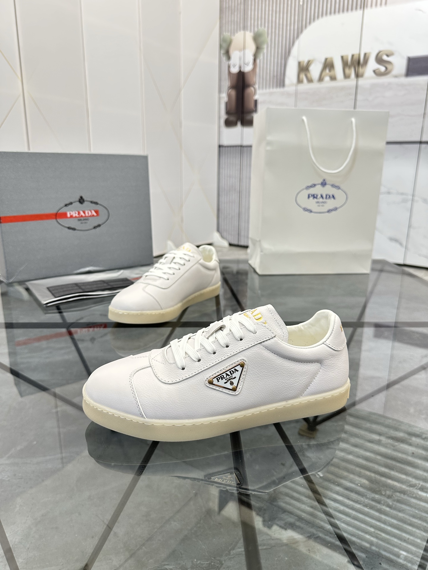 Precio de venta: P250 Artículos de gama alta y calidad superiorMarca: Prada *