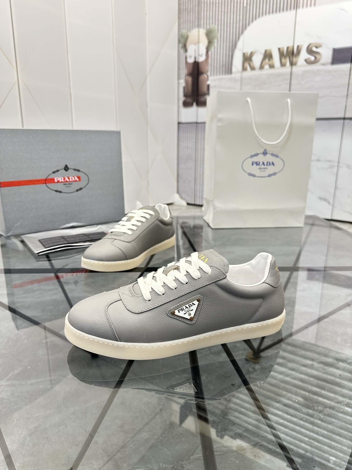 Precio de venta: P250 Artículos de gama alta y calidad superiorMarca: Prada *