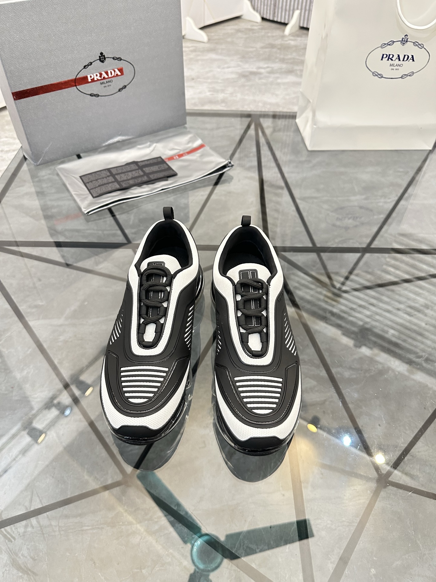 Precio de venta: P310 Calidad superior de gama altaMarca: Prada *"Prada*" mocasines de caña bajaTall
