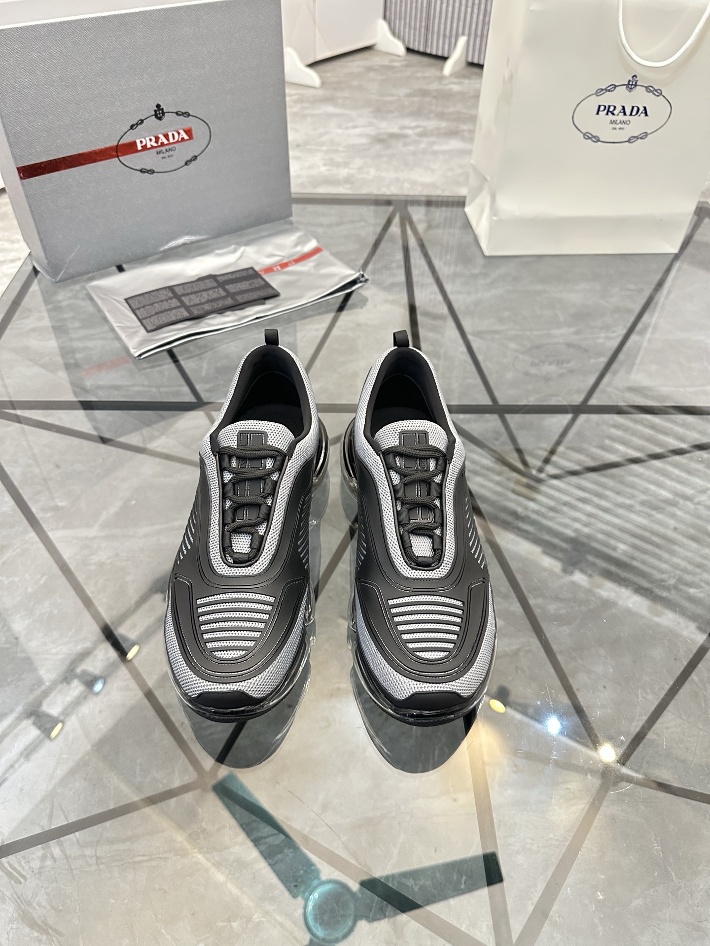 Precio de venta: P310 Calidad superior de gama altaMarca: Prada *"Prada*" mocasines de caña bajaTall