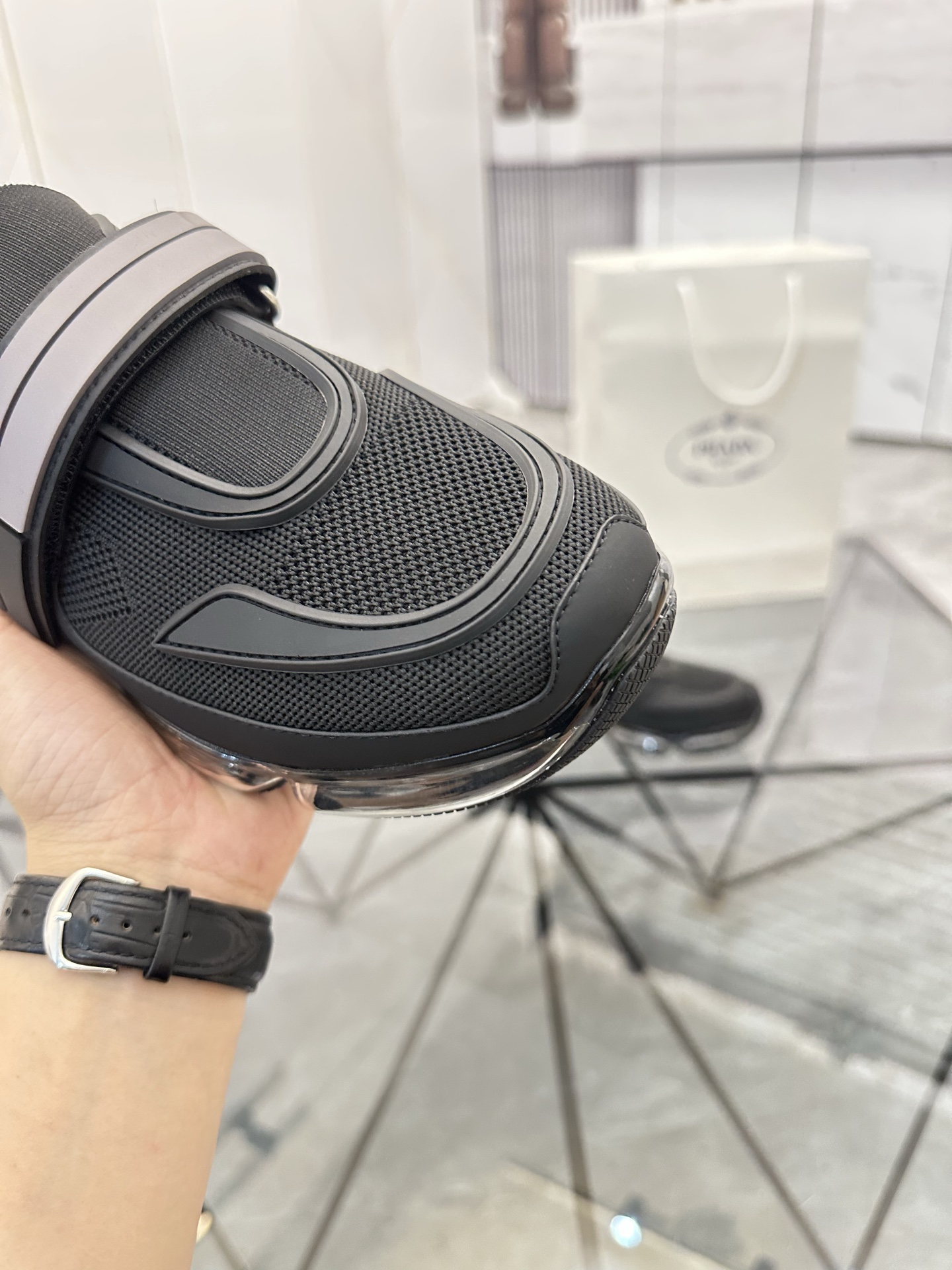 Precio de venta: P310 Calidad superior de gama altaMarca: Prada *"Prada*" lowtop loafersMarcas: 38-4