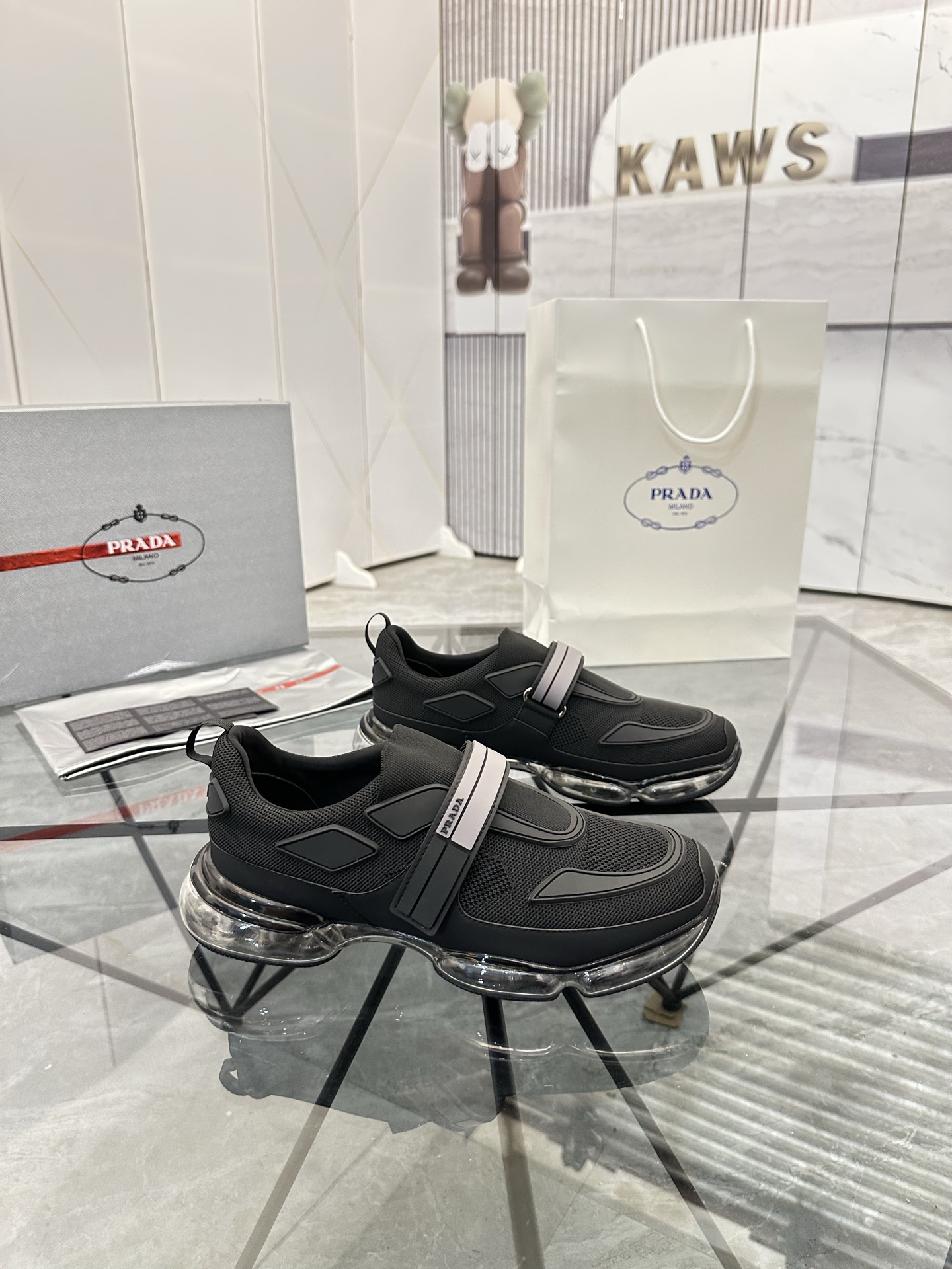 Precio de venta: P310 Calidad superior de gama altaMarca: Prada *"Prada*" lowtop loafersMarcas: 38-4