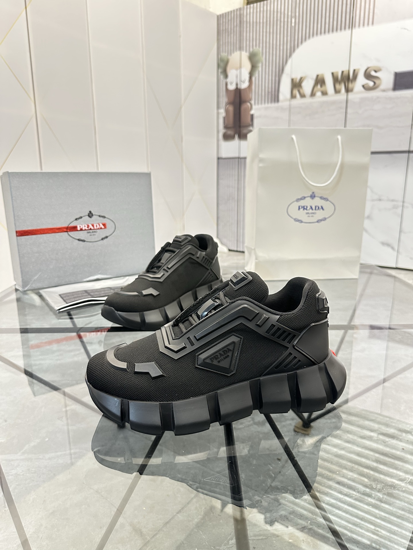Precio de venta: P270 Artículos de alta gama y máxima calidadMarca: Prada *