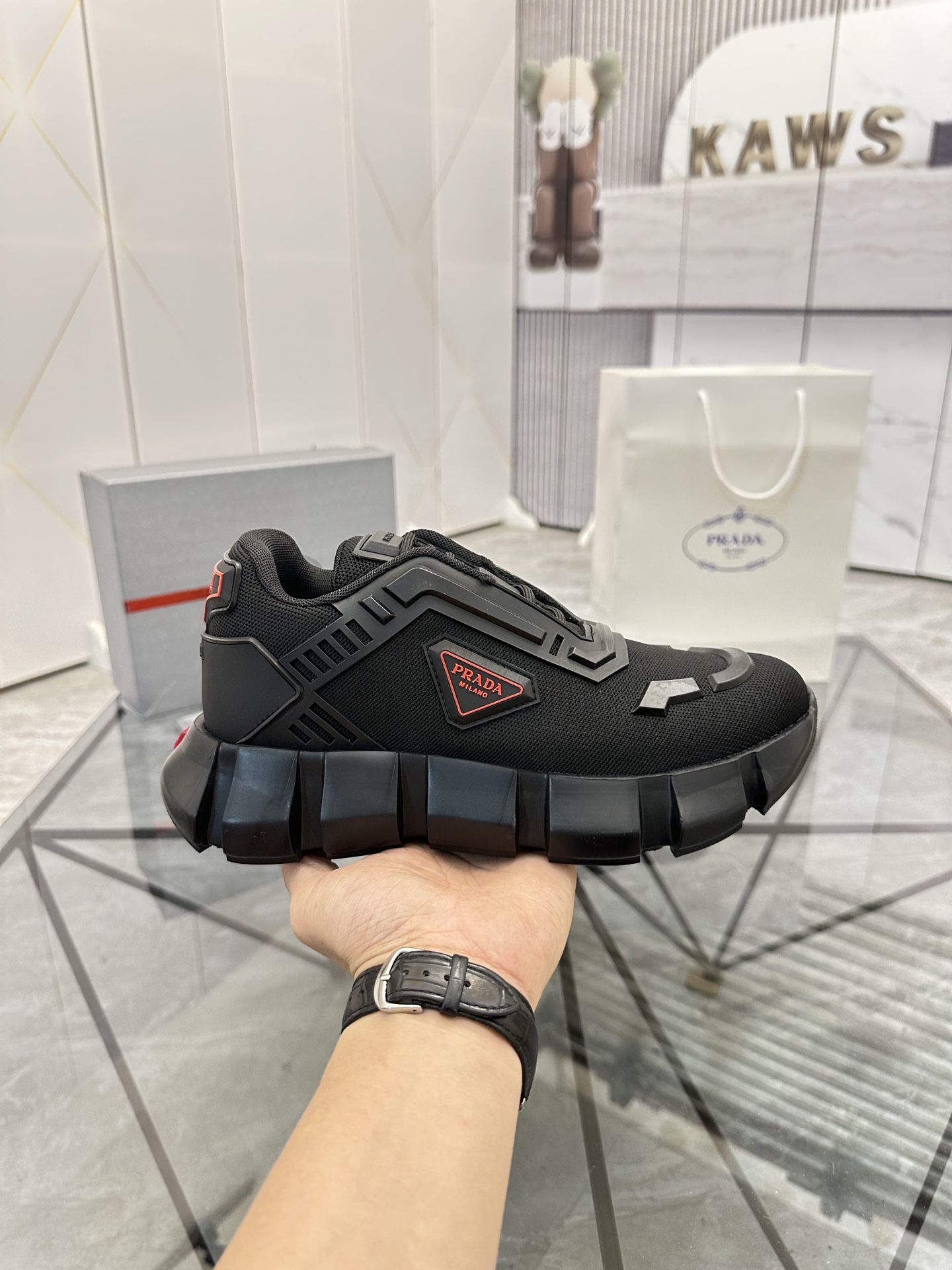 Precio de venta: P270 Artículos de alta gama y máxima calidadMarca: Prada *"Prada*" low-top loafersT
