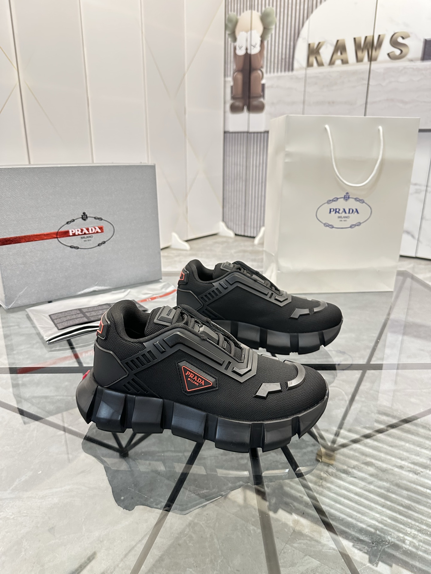 Precio de venta: P270 Artículos de alta gama y máxima calidadMarca: Prada *"Prada*" low-top loafersT